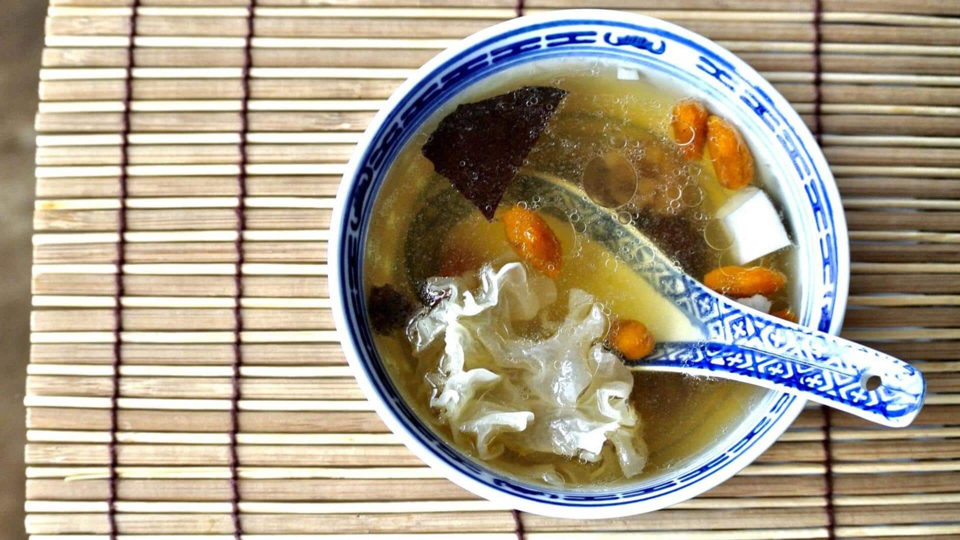 Menikmati Sup Jamur Salju yang Menghangatkan