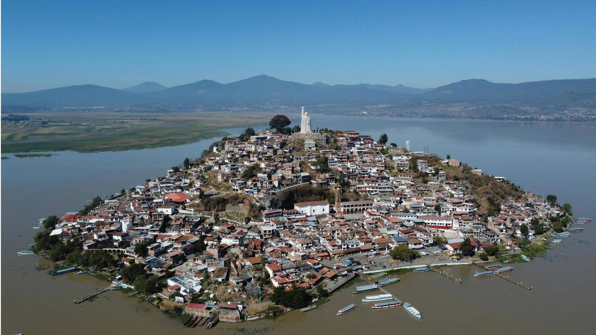 Menikmati Keindahan Danau Patzcuaro, Meksiko