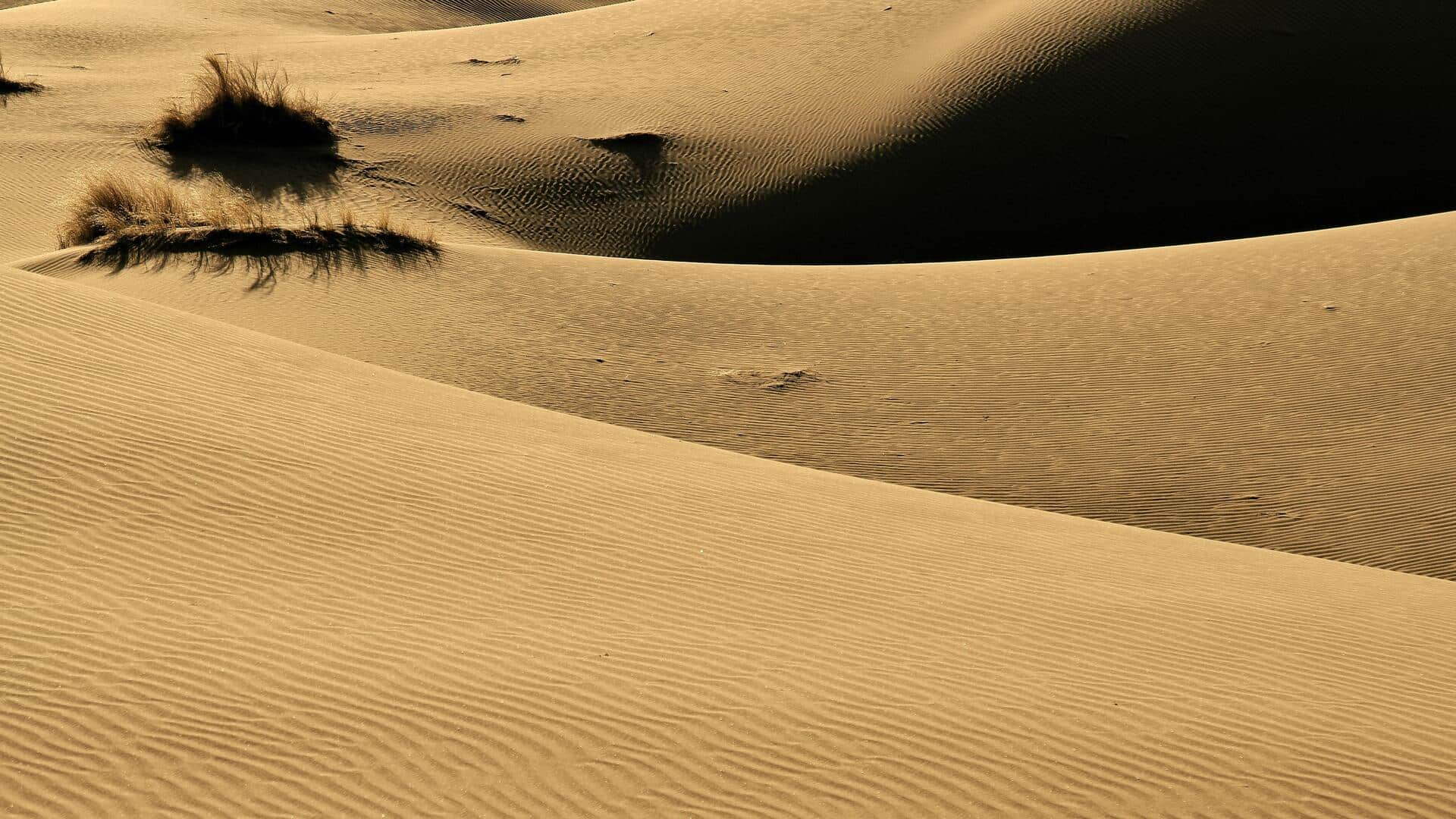 Menjelajahi Piramida Garam Di Dasht-e Kavir, Iran