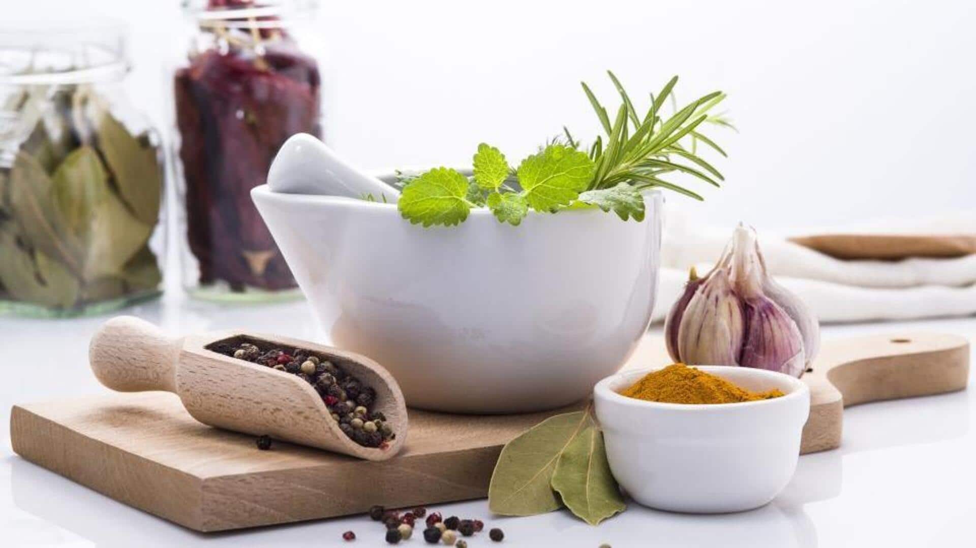 Memaksimalkan umur simpan herbal segar di dapur