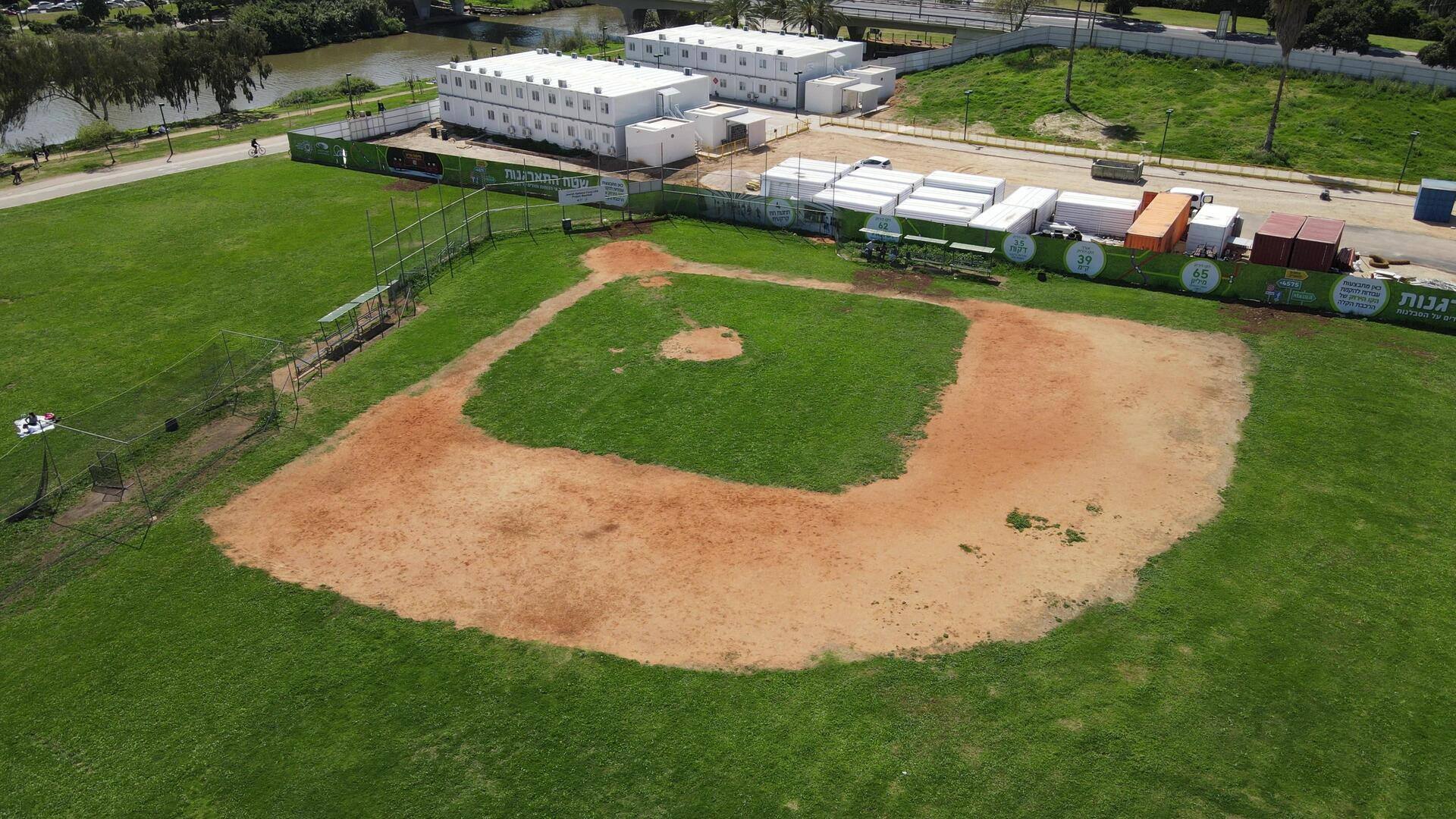 Mengapa lapangan baseball berbentuk berlian?