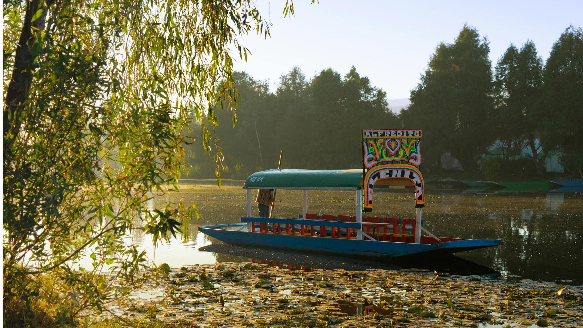 Menikmati Keindahan Taman Terapung Xochimilco, Meksiko