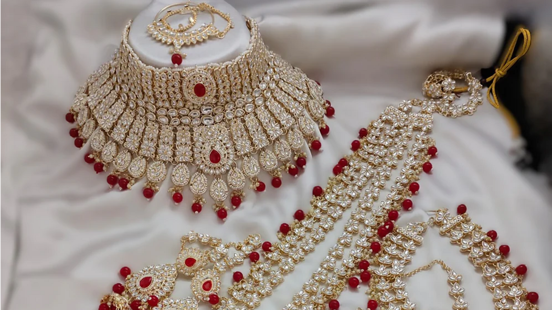 Gaya perhiasan fusion untuk pernikahan musim dingin India