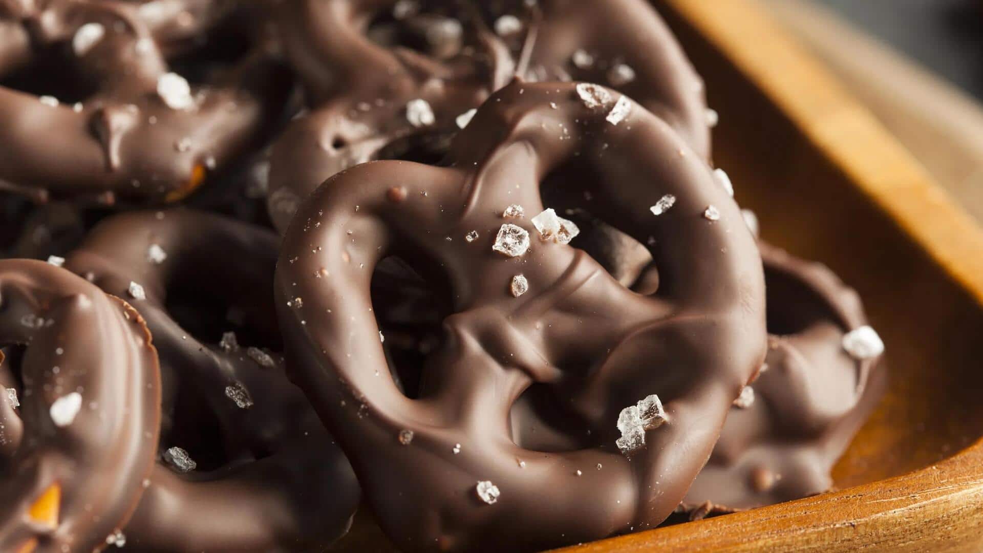 Mencicipi Cokelat Pretzel dengan Topping yang Unik 