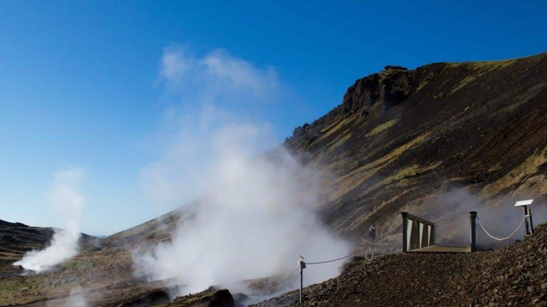 Menemukan Sumber Air Panas yang Tenang di Islandia Menemukan Sumber Air Panas yang Tenang di Islandia