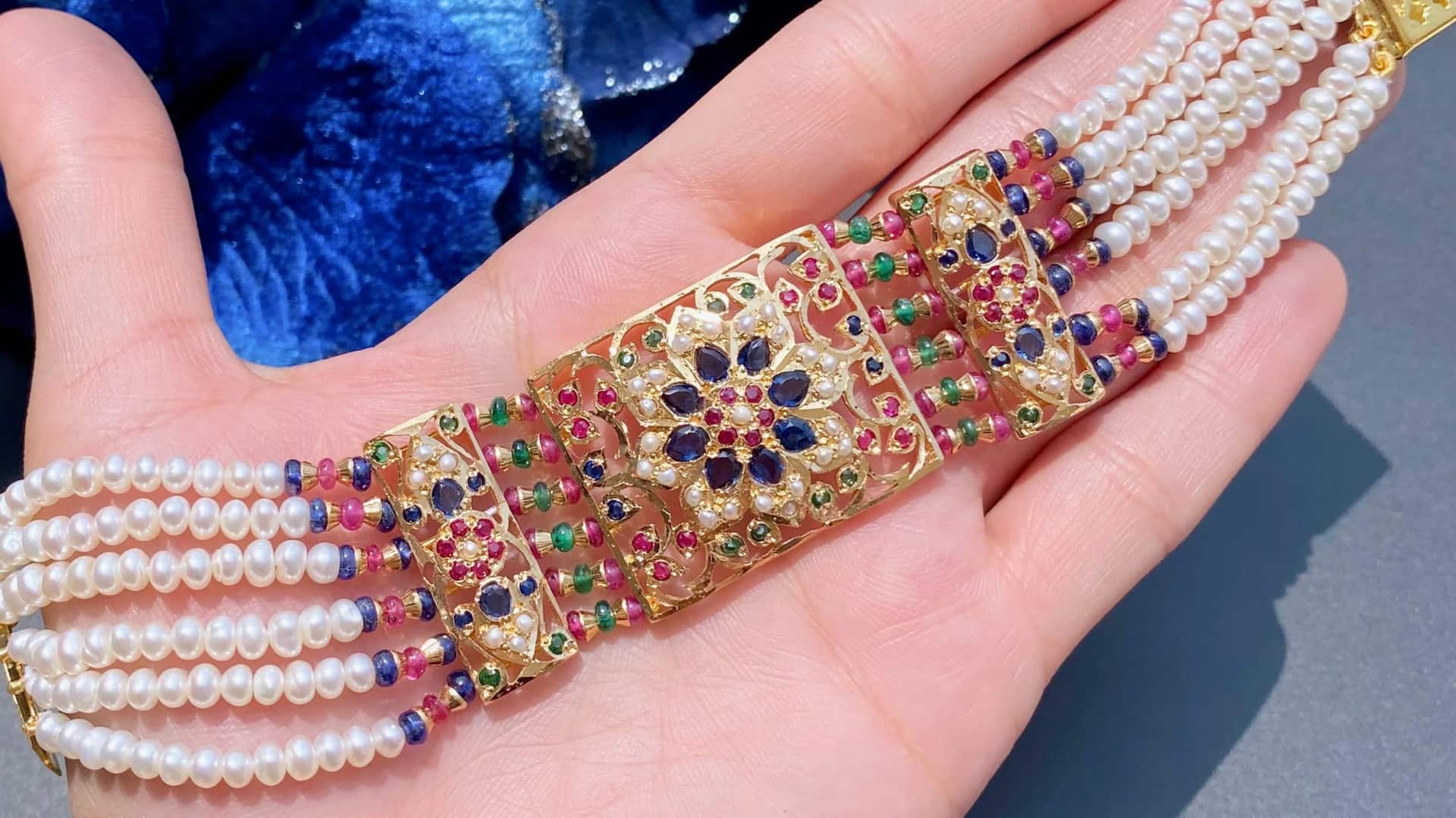 Aksesori India untuk gaya kontemporer cantik