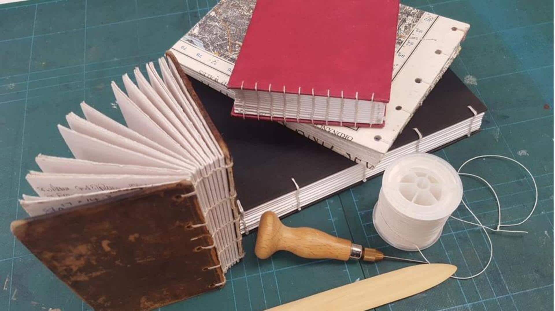 Membuat Jurnal Seni Sendiri dengan Teknik Penjilidan yang Unik