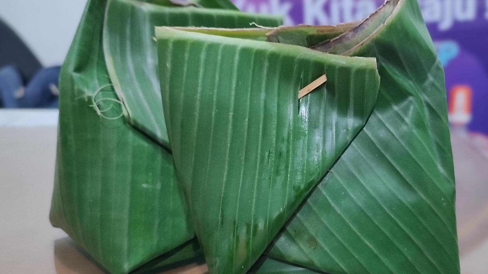 Bungkus dapur yang dapat terurai secara hayati dari daun pisang