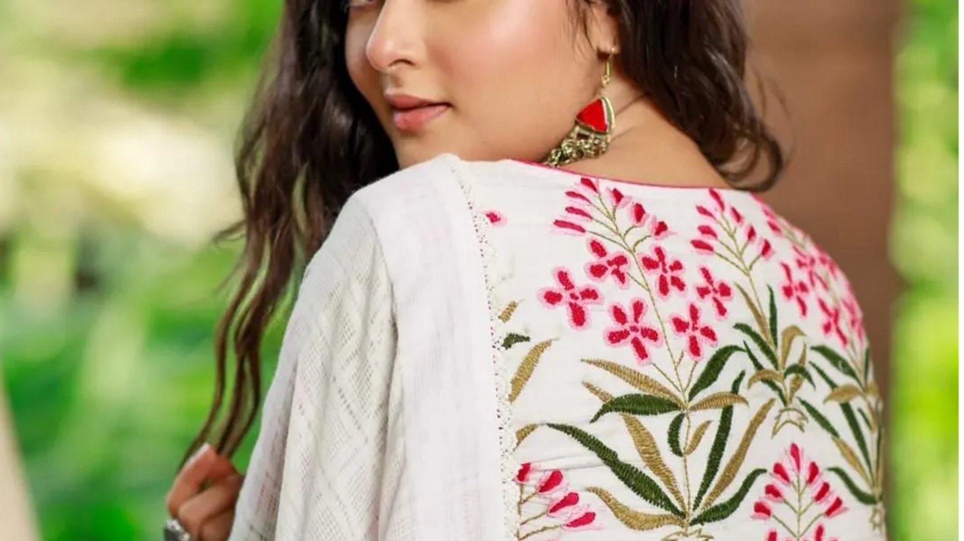 Tingkatkan gaya musim gugur dengan blus bordir India