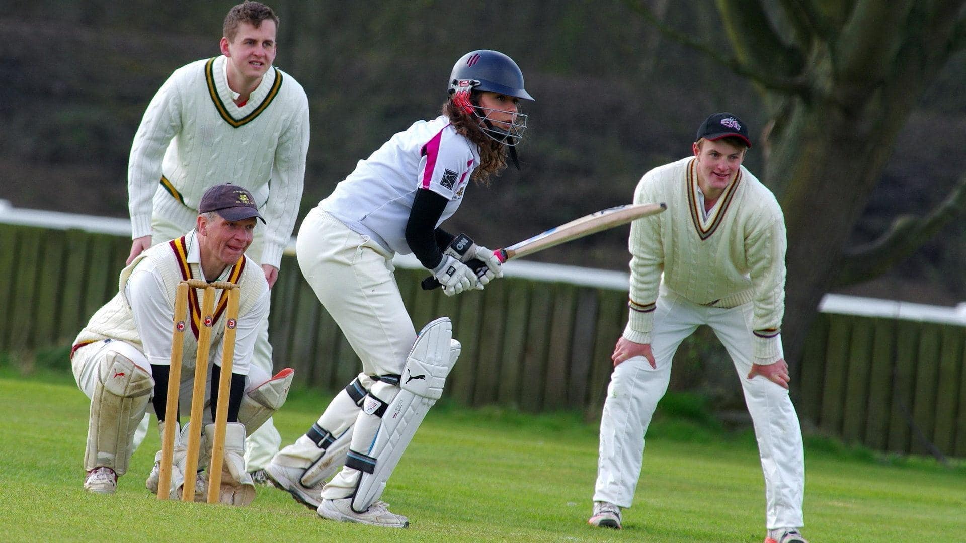 Arti di balik isyarat tangan kriket terkenal