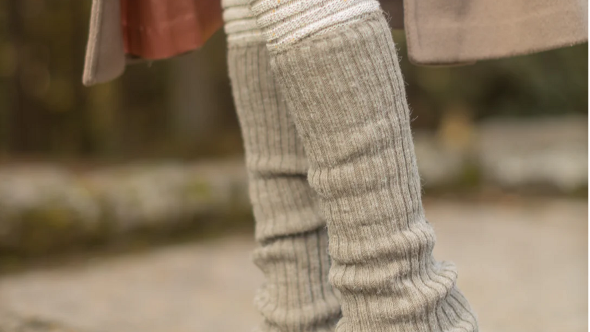 Lima gaya modern memakai leg warmer untuk musim dingin