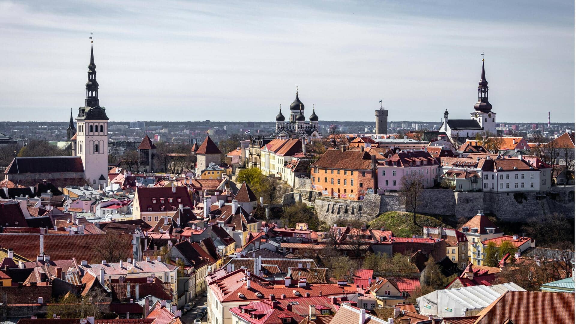 Menjelajahi Lorong Bersejarah dan Jalan Berbatu di Tallinn Menjelajahi Lorong Bersejarah dan Jalan Berbatu di Tallinn