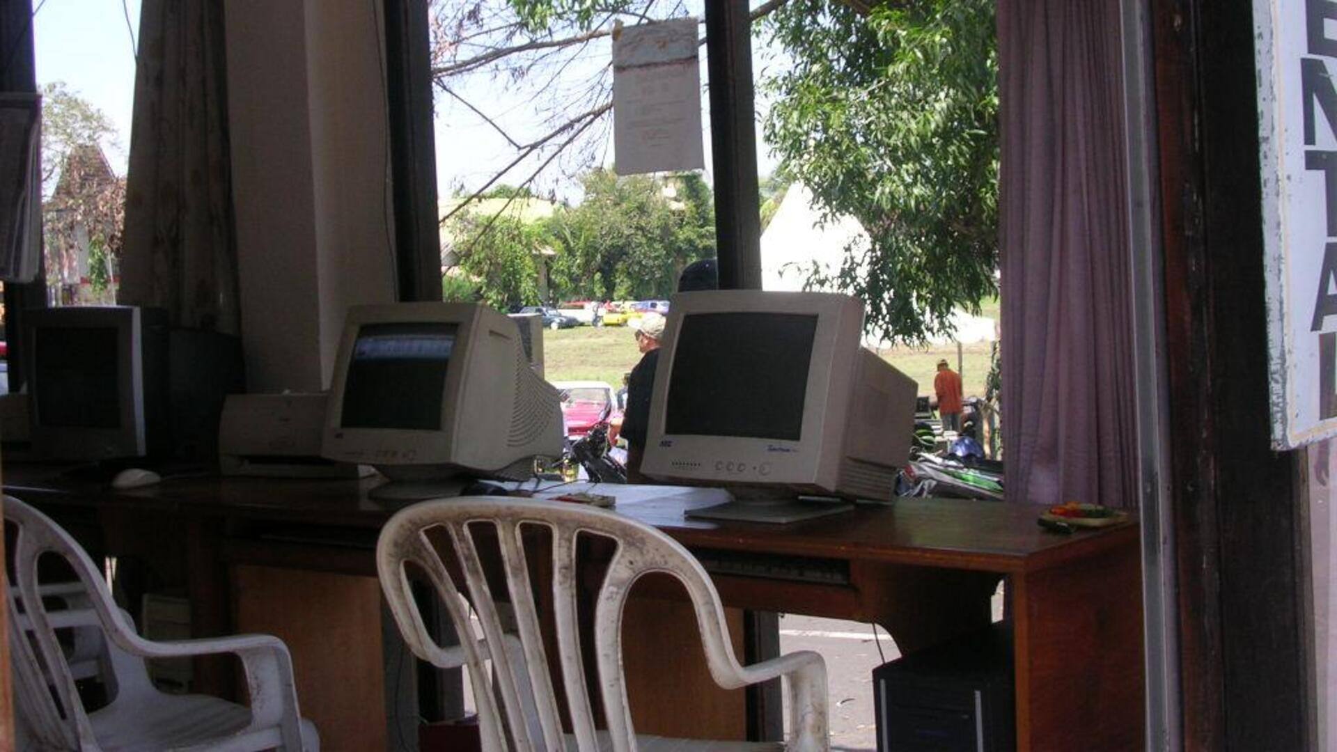 Budaya Menarik Warung Internet di Indonesia