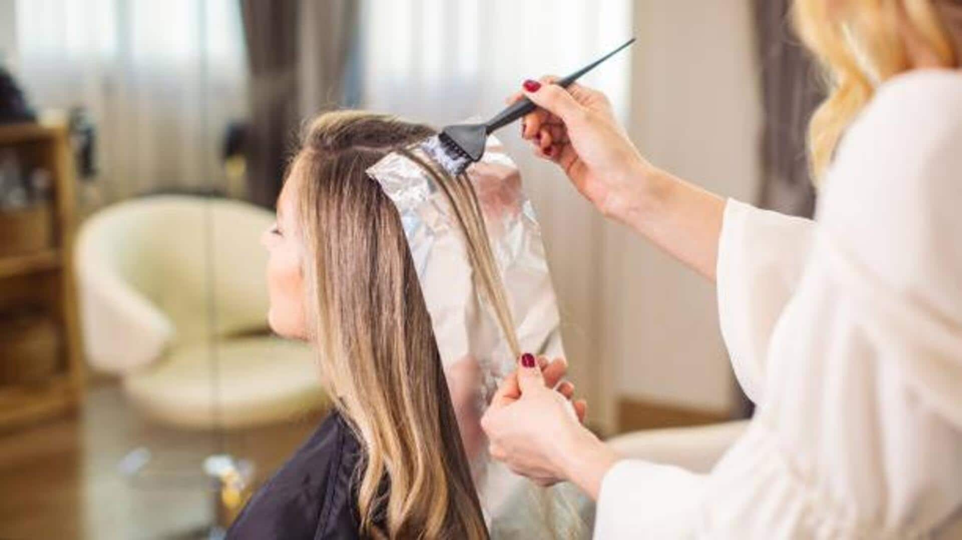 Teknik mencampur pewarna rambut alami yang esensial