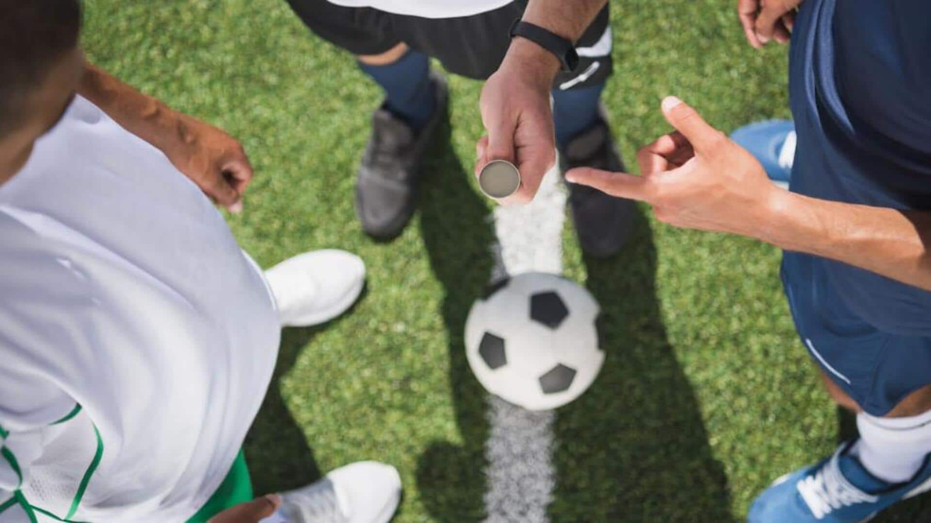 Mengapa wasit sepak bola melempar koin sebelum pertandingan?