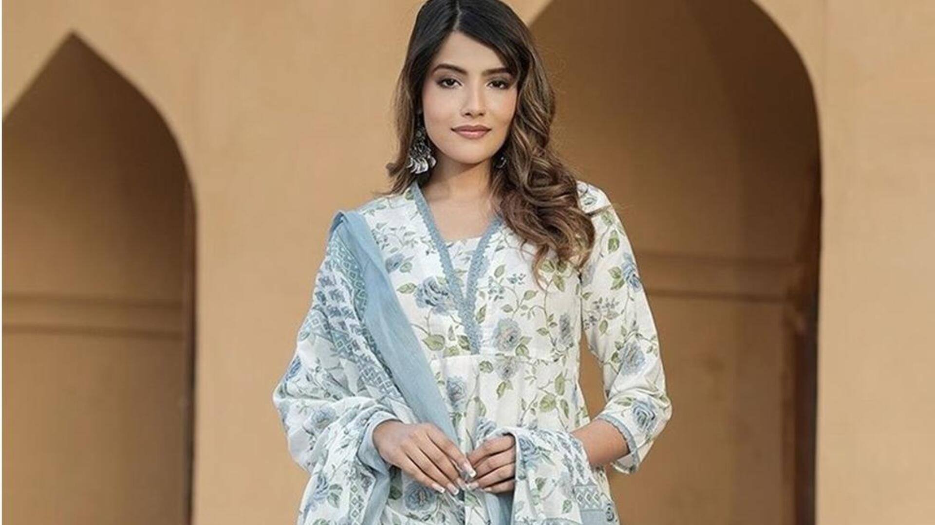 Motif India yang tak lekang waktu: Mempercantik pakaian dengan hiasan halus