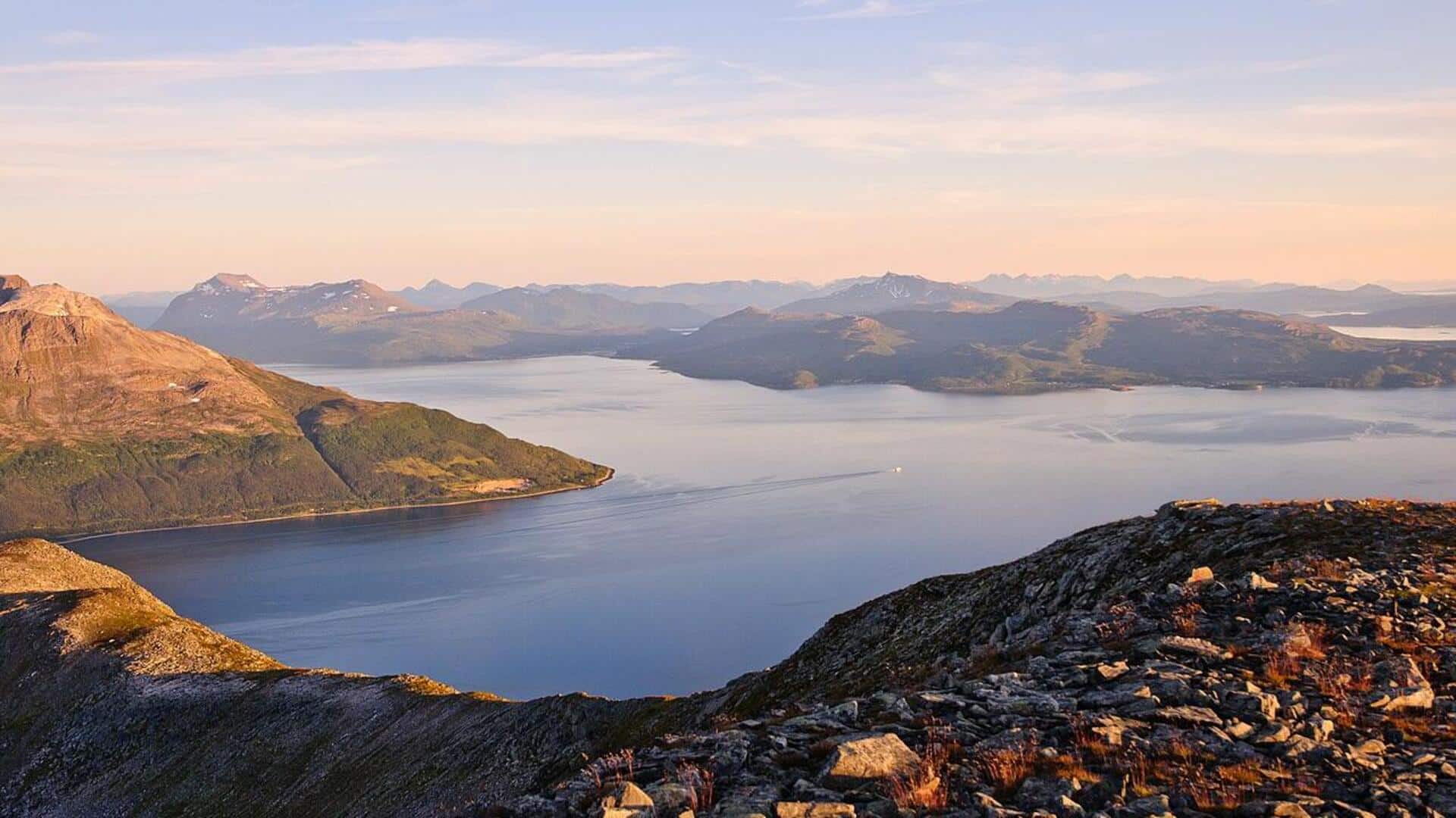 Lima Tempat Terbaik di Tromso untuk Menikmati Matahari Tengah Malam Kutub