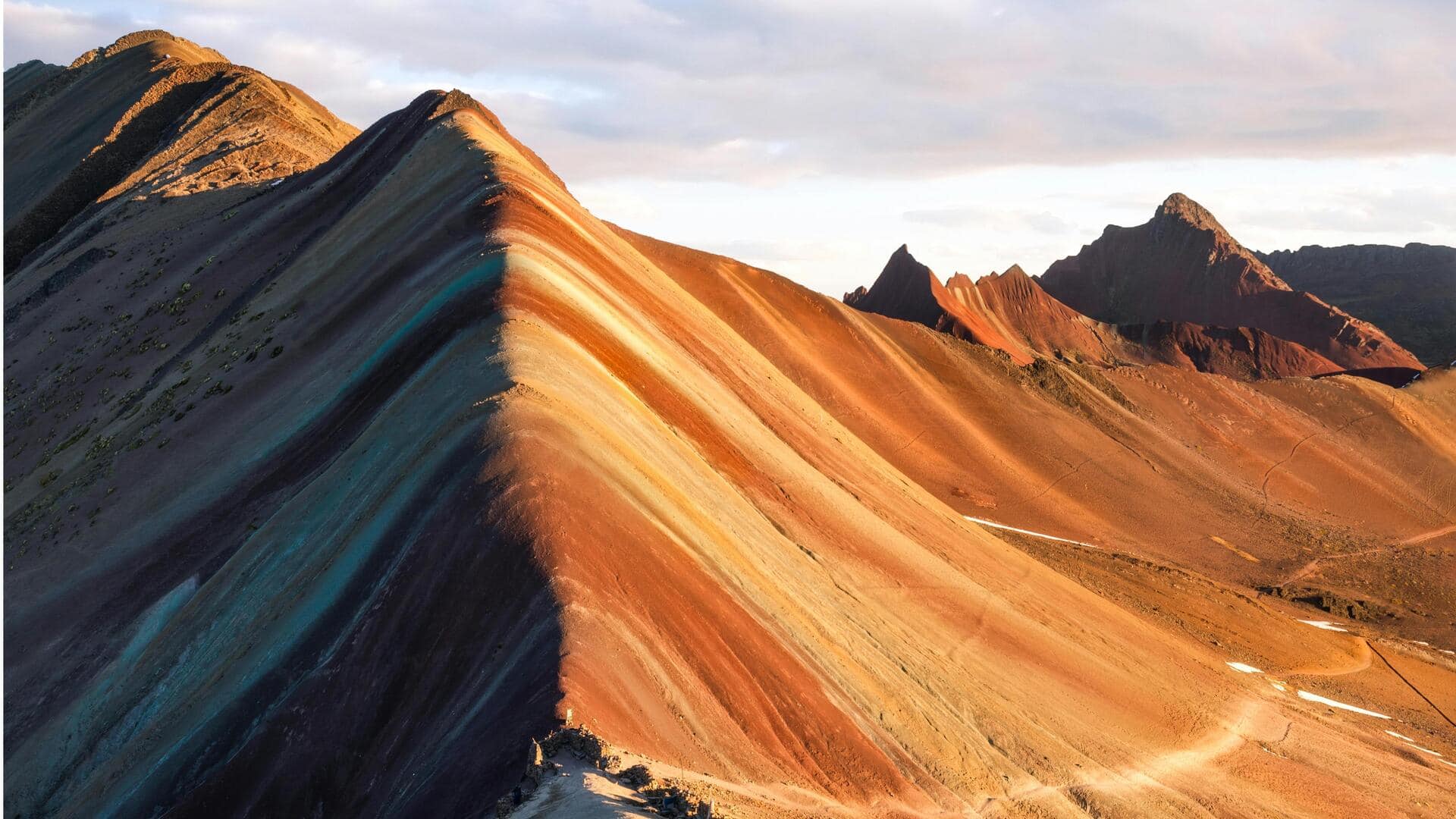 Menemukan Gunung Pelangi di Peru: Keajaiban Alam yang Menanti