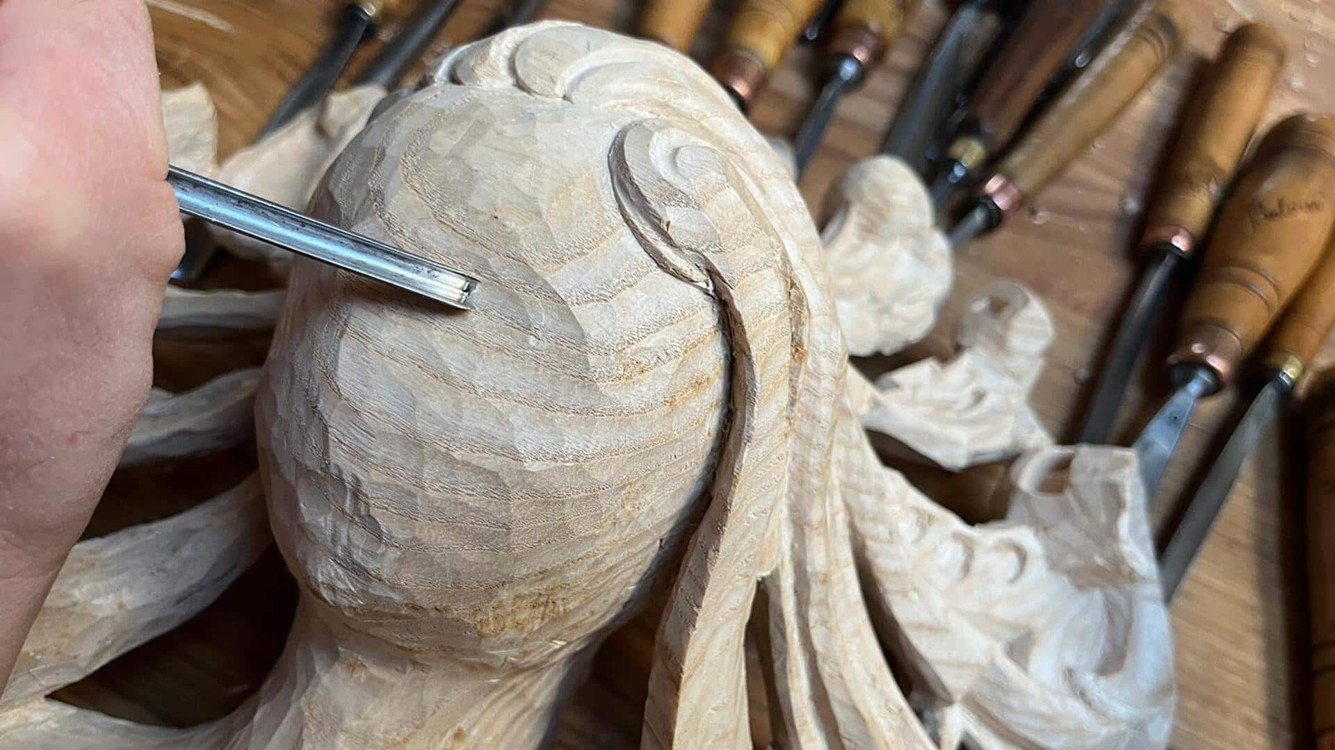 Teknik Patung: Membuat Tekstur dengan Beragam Material