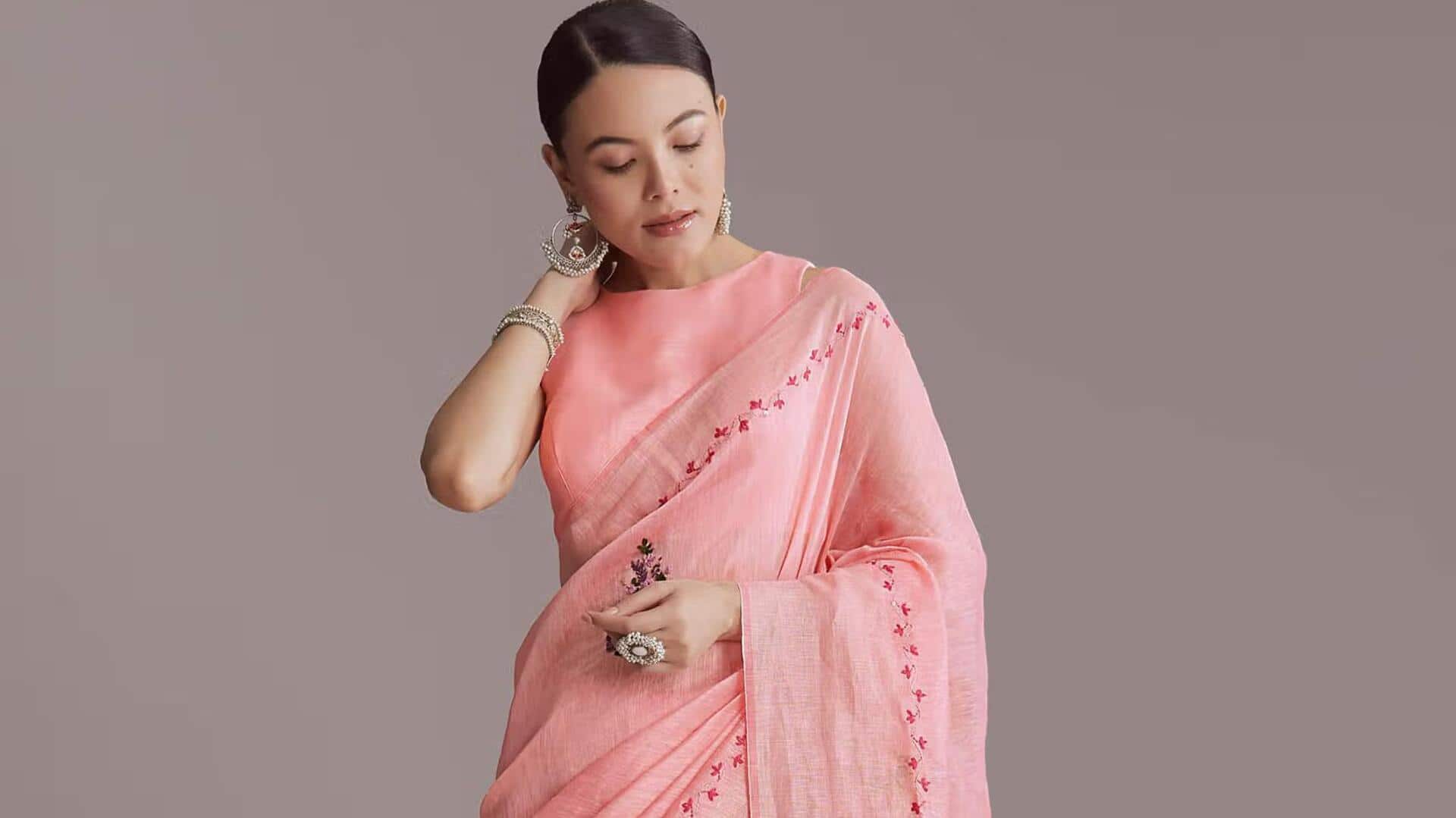 Memadukan tekstur kain pada saree tenun tangan