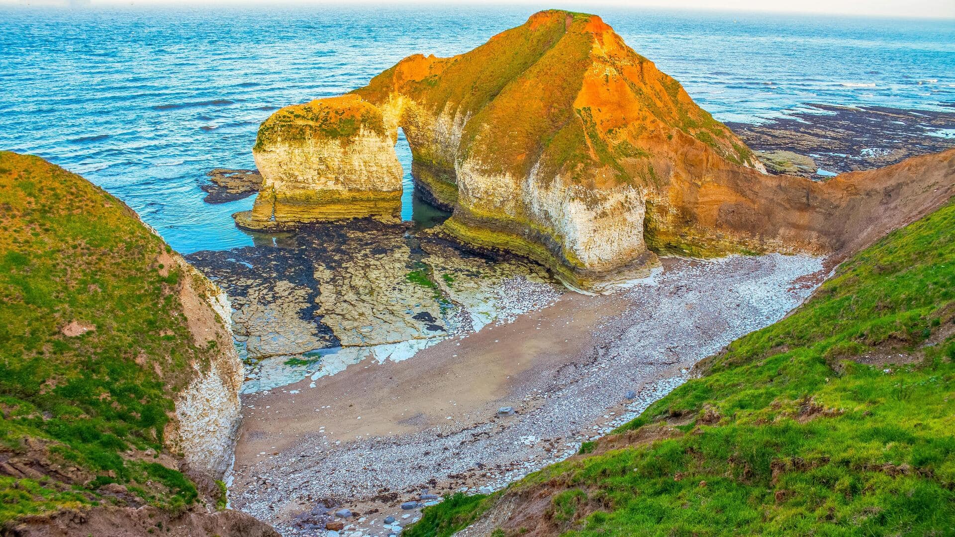 Jelajahi Tebing Pesisir Dramatis Flamborough Head, Inggris