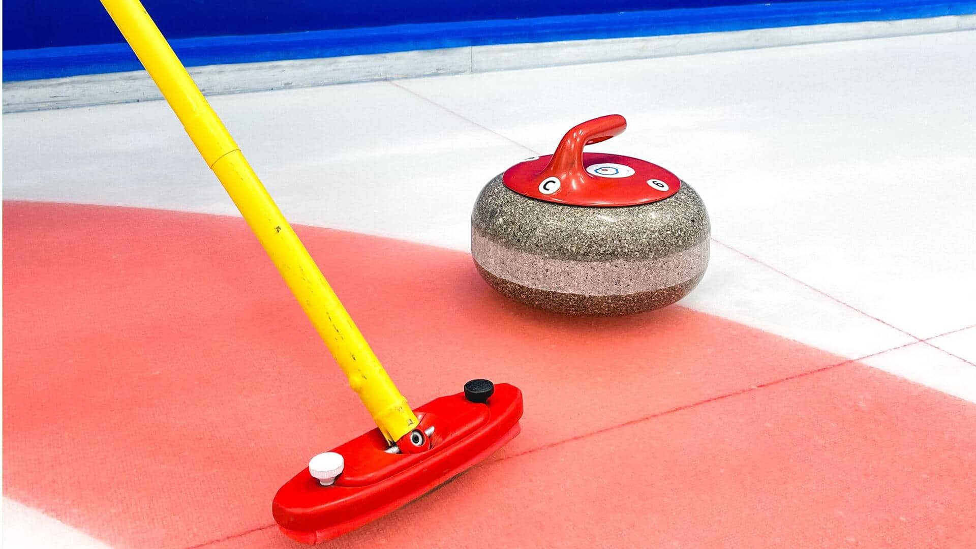 Tradisi unik curling: Rotasi sapu pemain