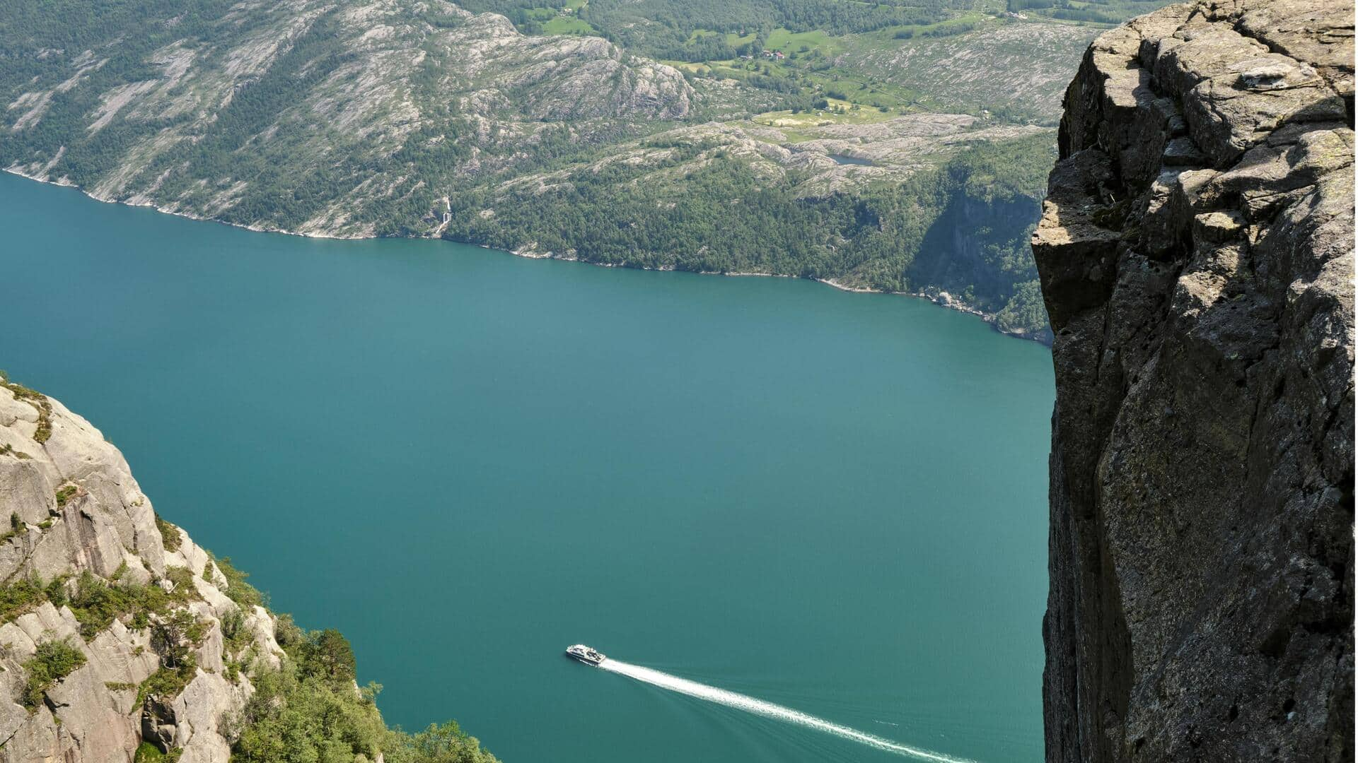 Menjelajahi Keindahan Tersembunyi Lysefjord, Norwegia