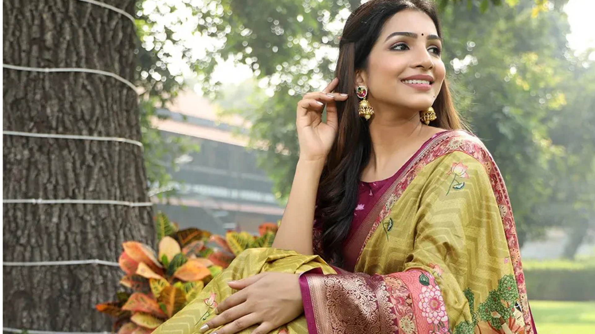 Gaya rambut unik untuk memperindah tampilan saree klasik