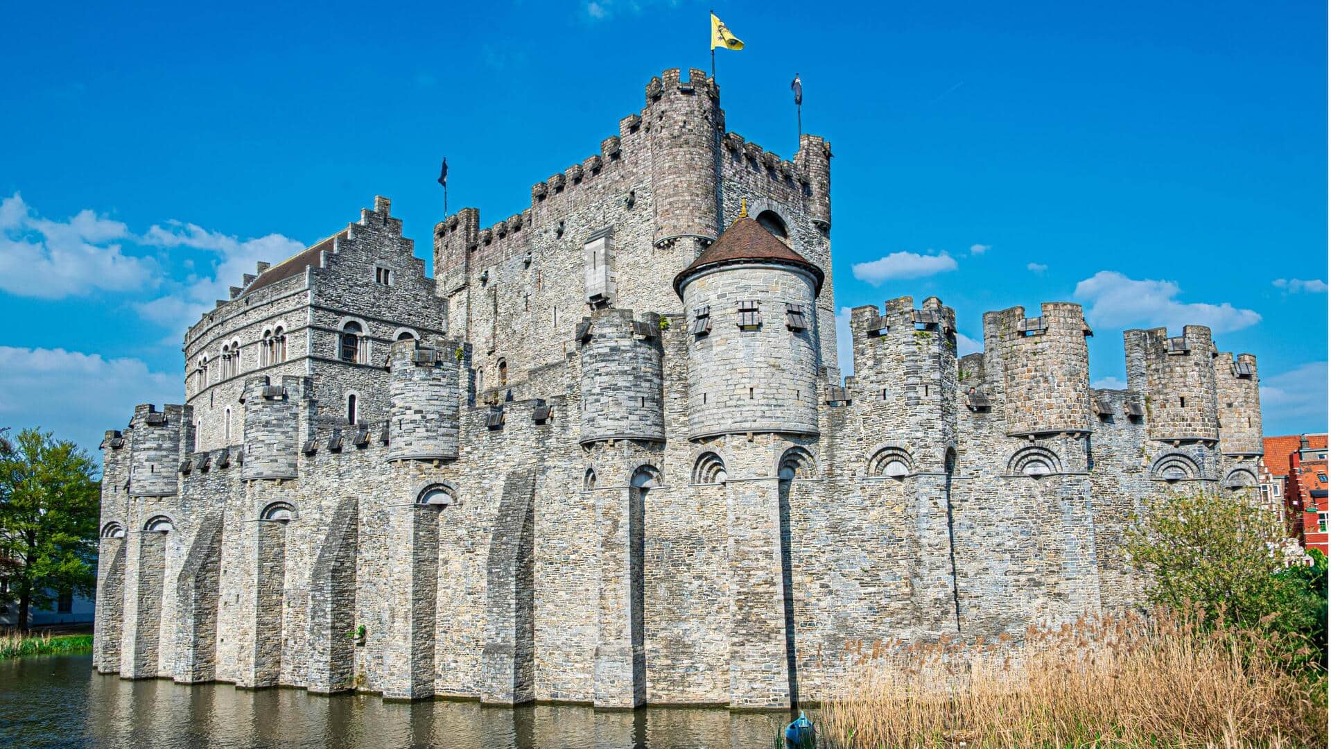 Menikmati Lima Alun-Alun Terindah di Ghent untuk Bersantai dan Mengamati Orang