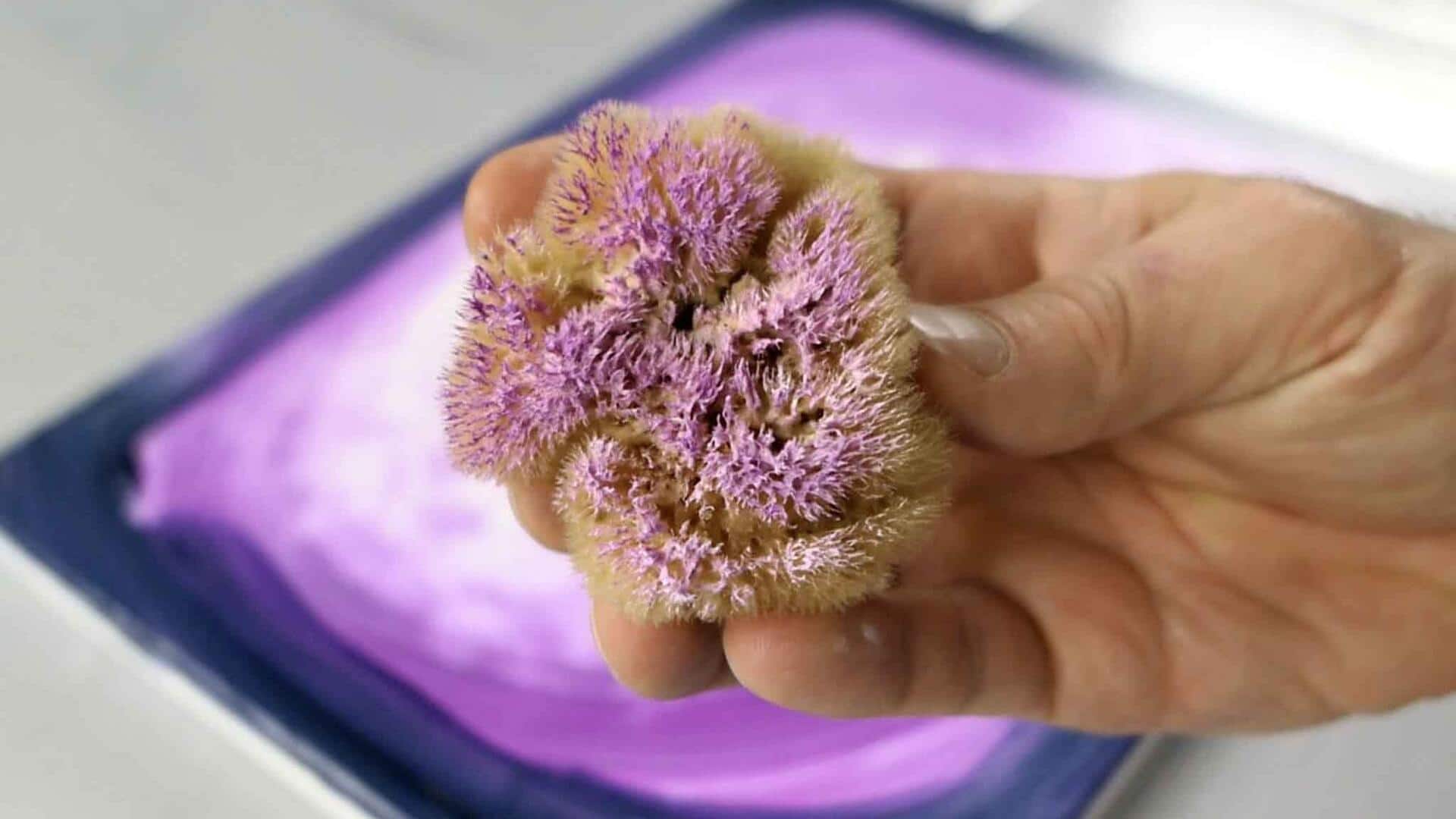 Menciptakan Tekstur Cat Realistis dengan Benda-Benda Rumah Tangga