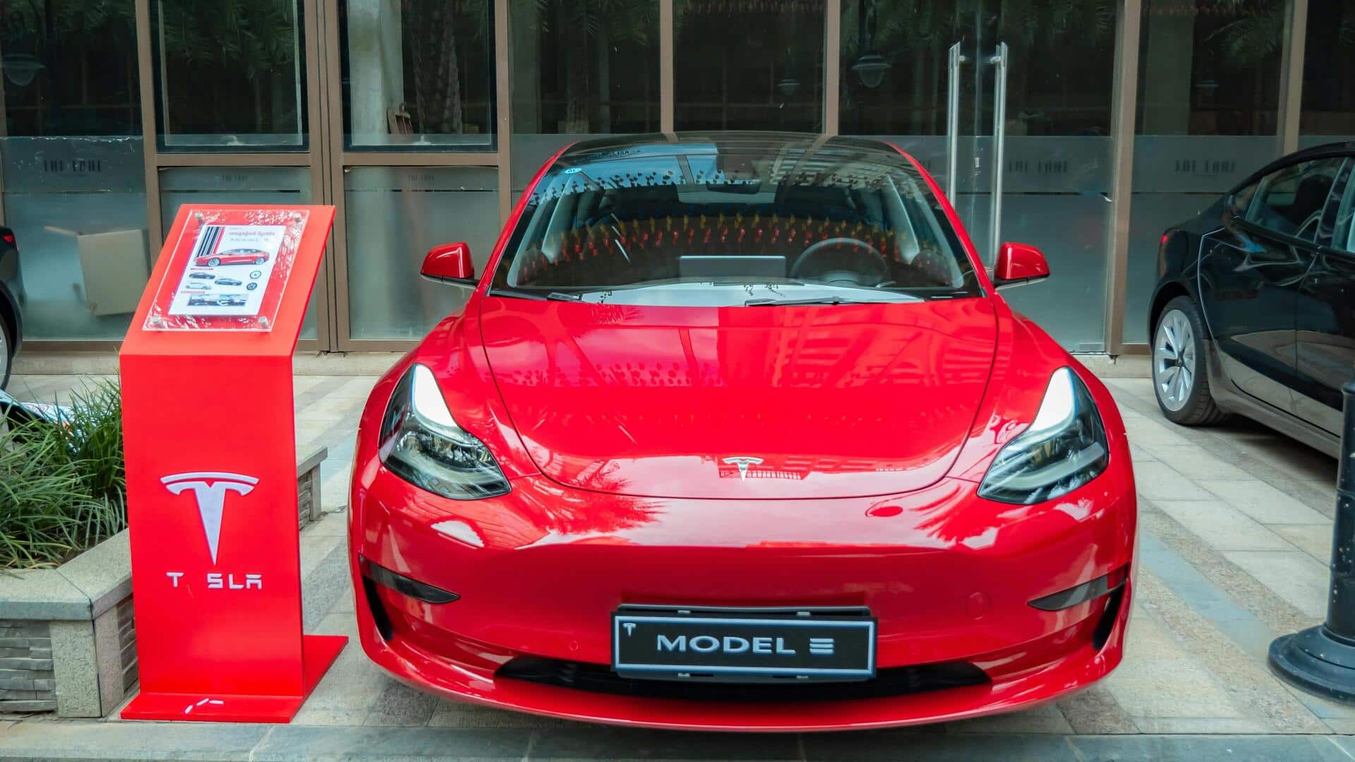Mobil Listrik Mewah dengan Desain Elegan