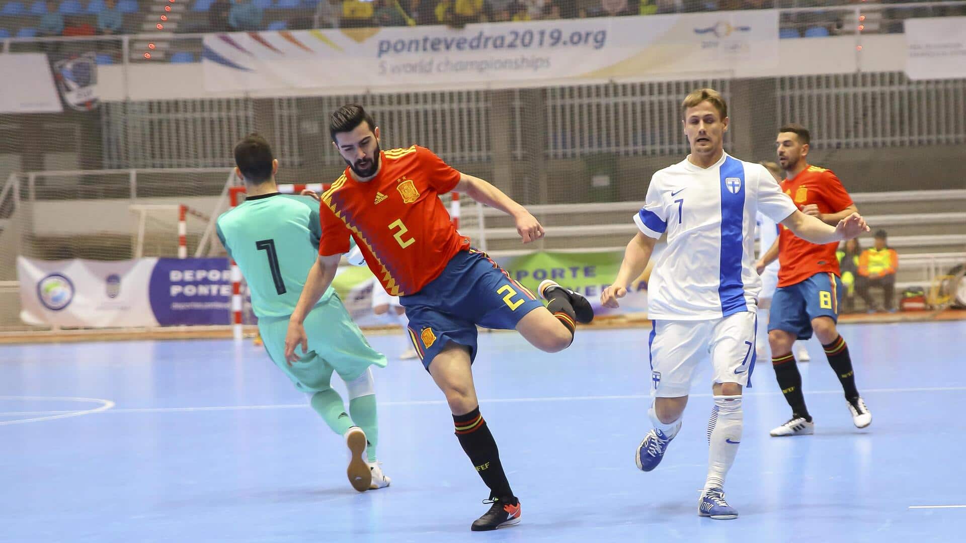 Perbedaan bola dalam futsal dan sepak bola