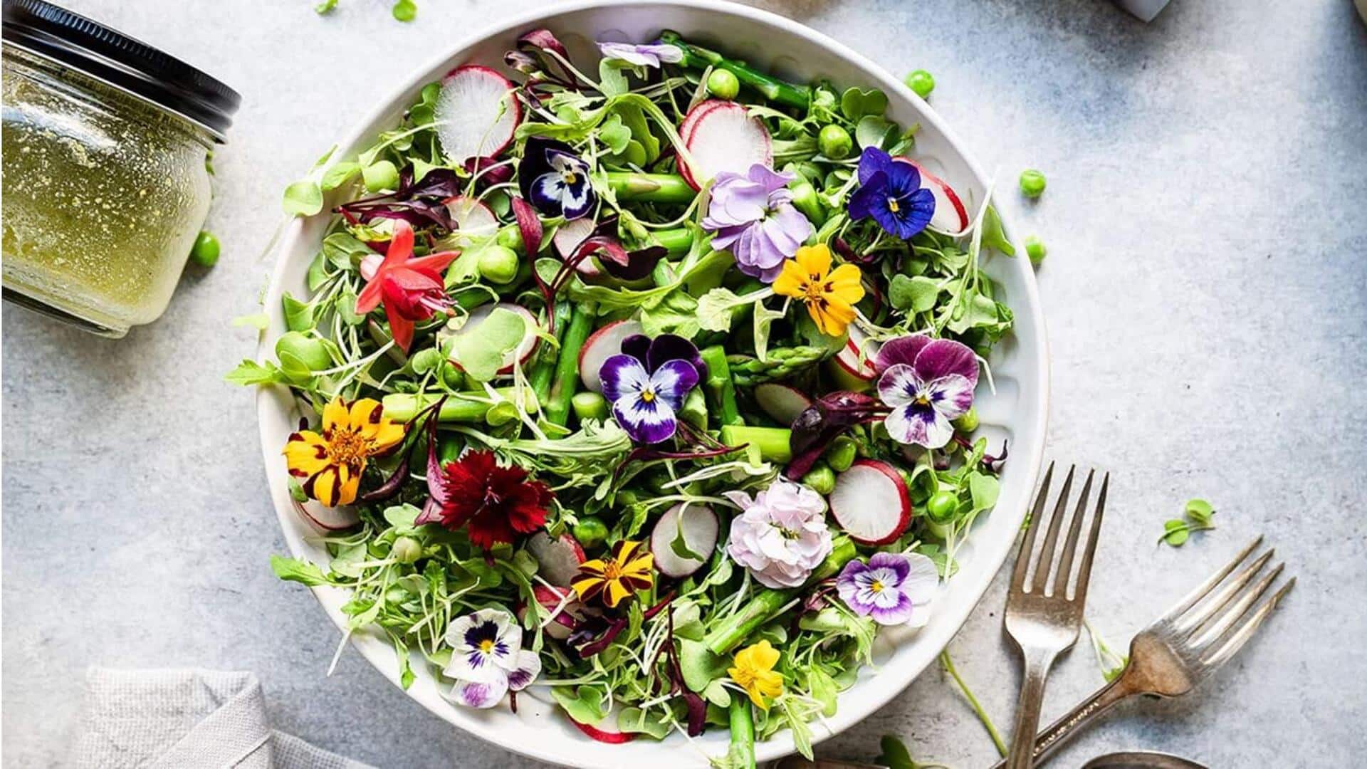 Pamerkan kulit bercahaya dengan mengonsumsi salad bunga