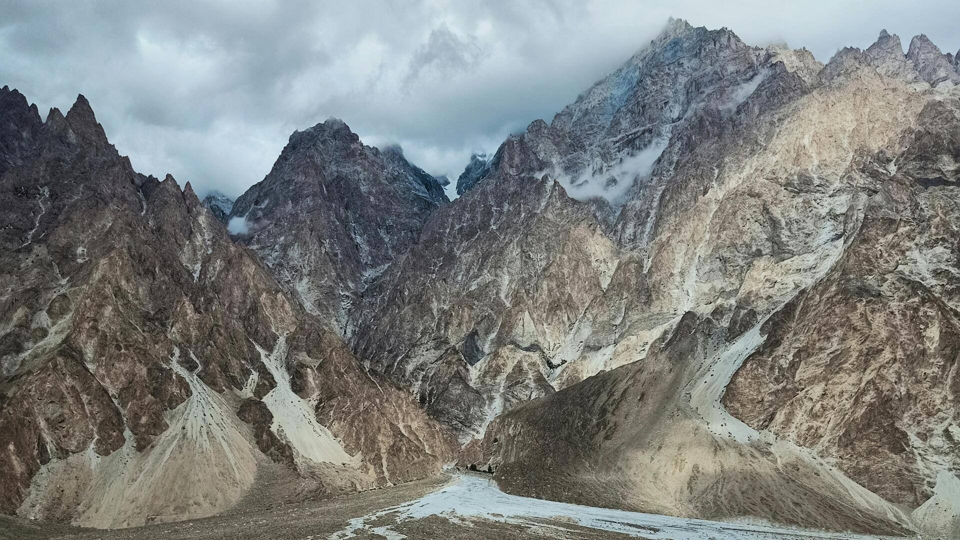 Menjelajahi Keindahan Gondogoro La Trek, Pakistan