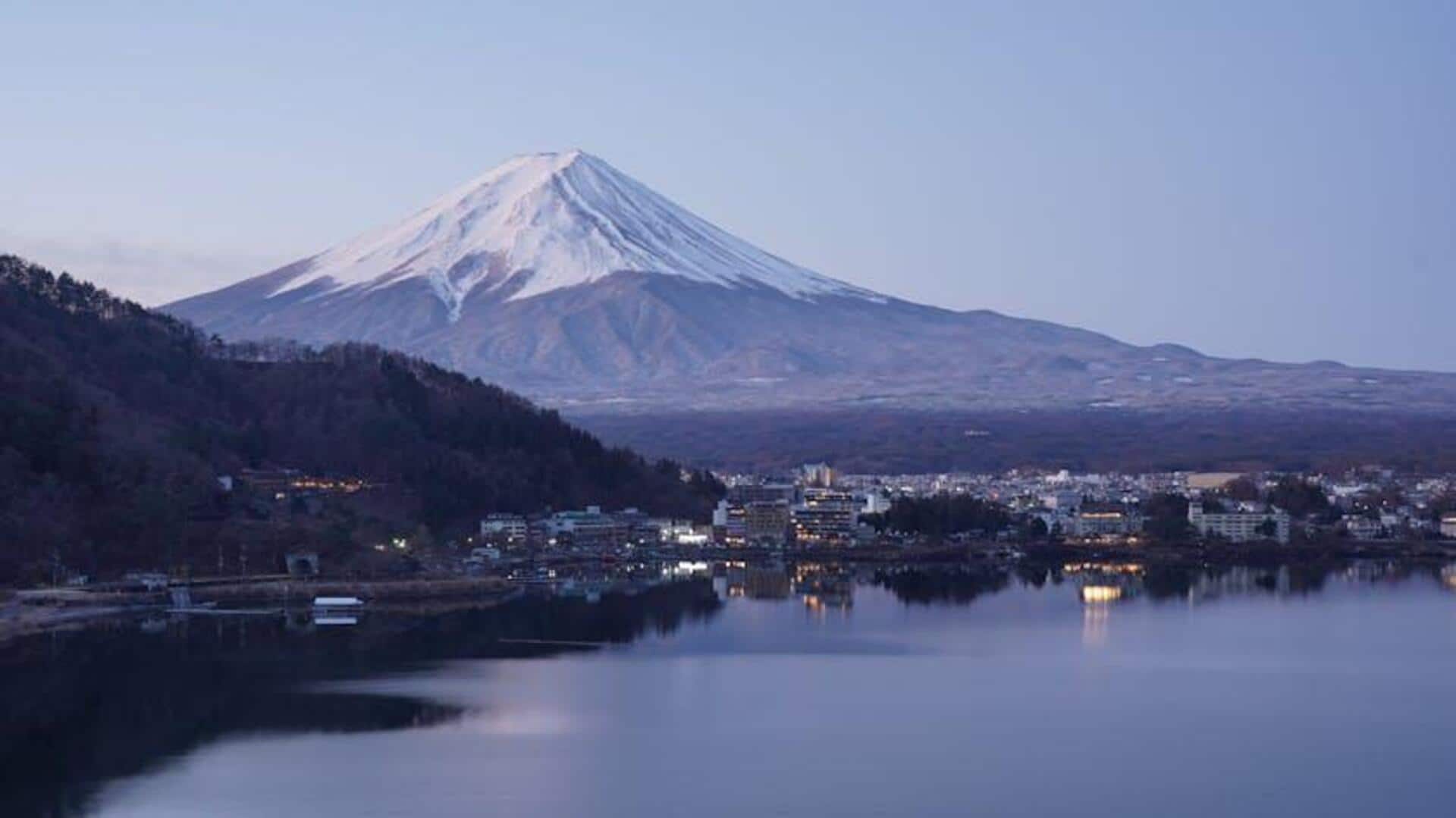 Menikmati Keindahan Gunung Fuji dari Danau Kawaguchi Menikmati Keindahan Gunung Fuji dari Danau Kawaguchi