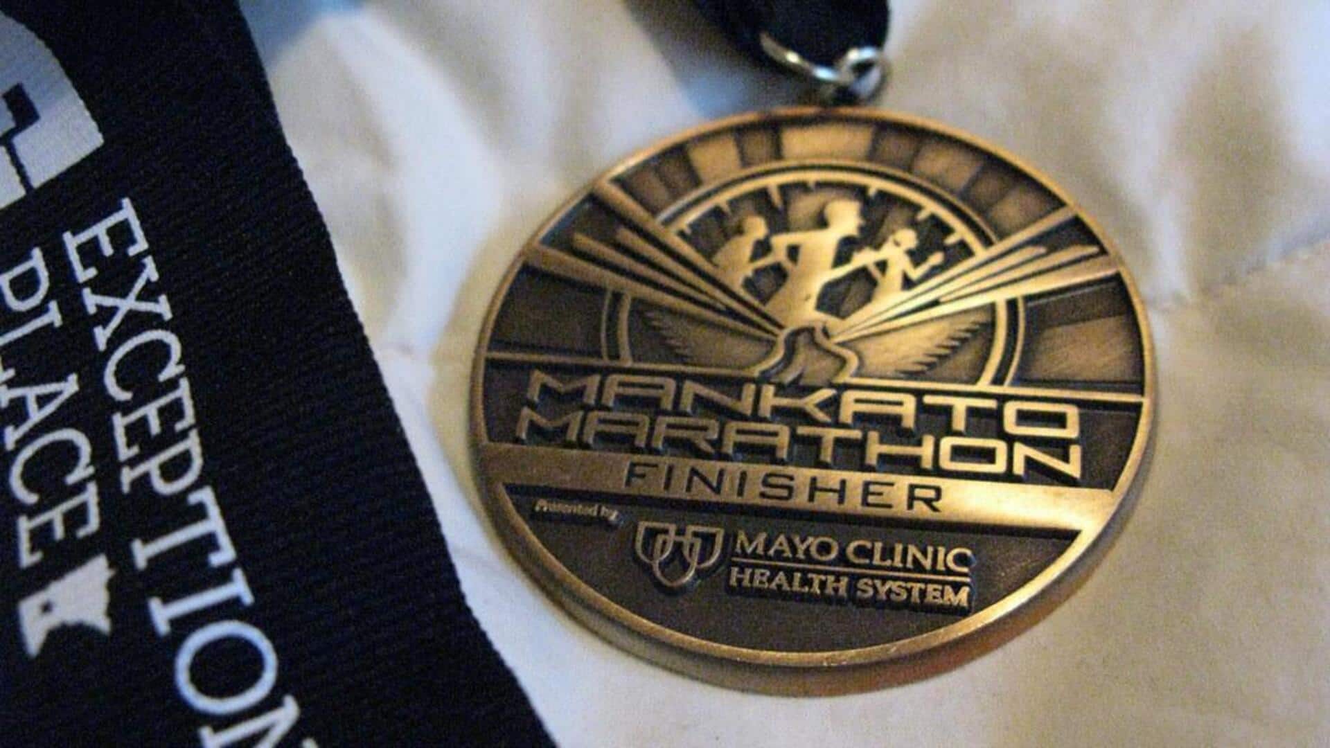 Mengapa bentuk medali maraton berbeda-beda?