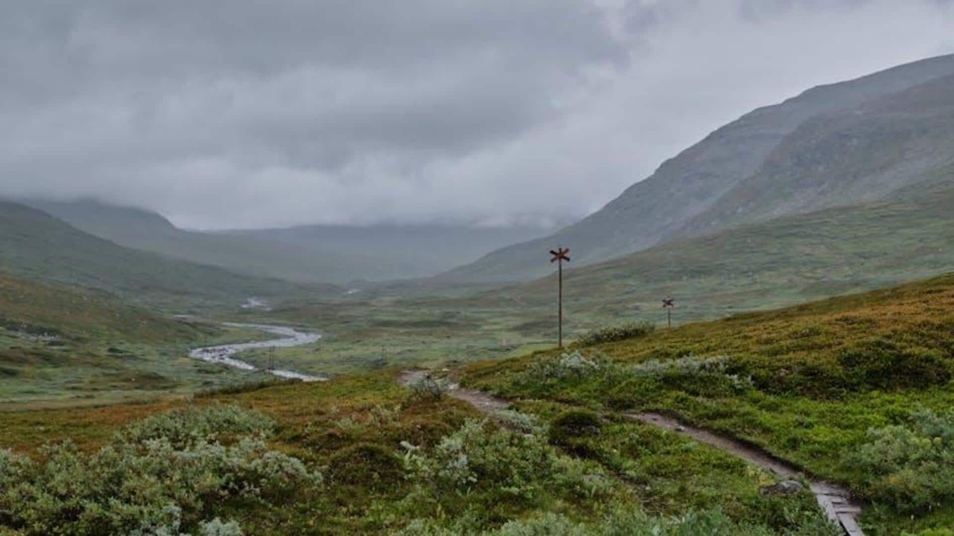 Jalur Jalan Kaki Indah di Lapland Swedia