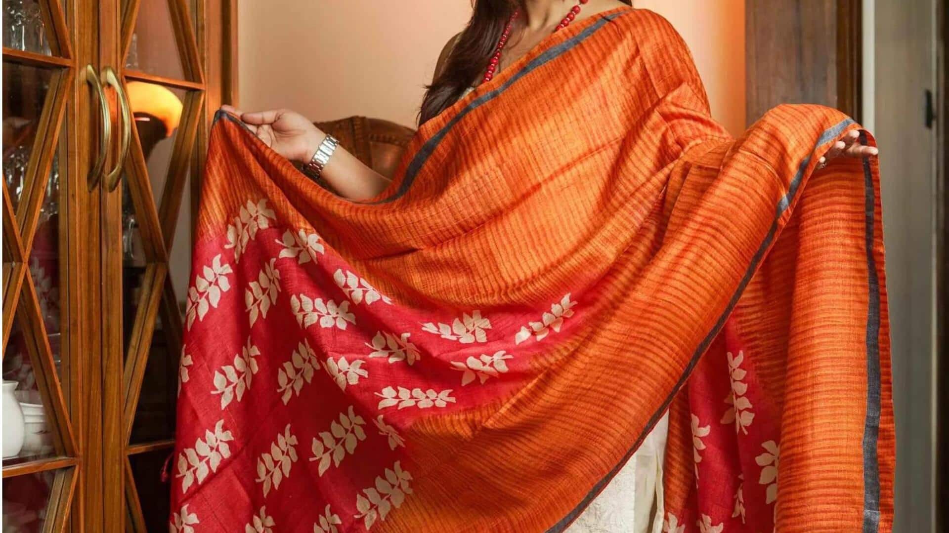 Pesona klasik Dupatta sutra untuk musim hujan India