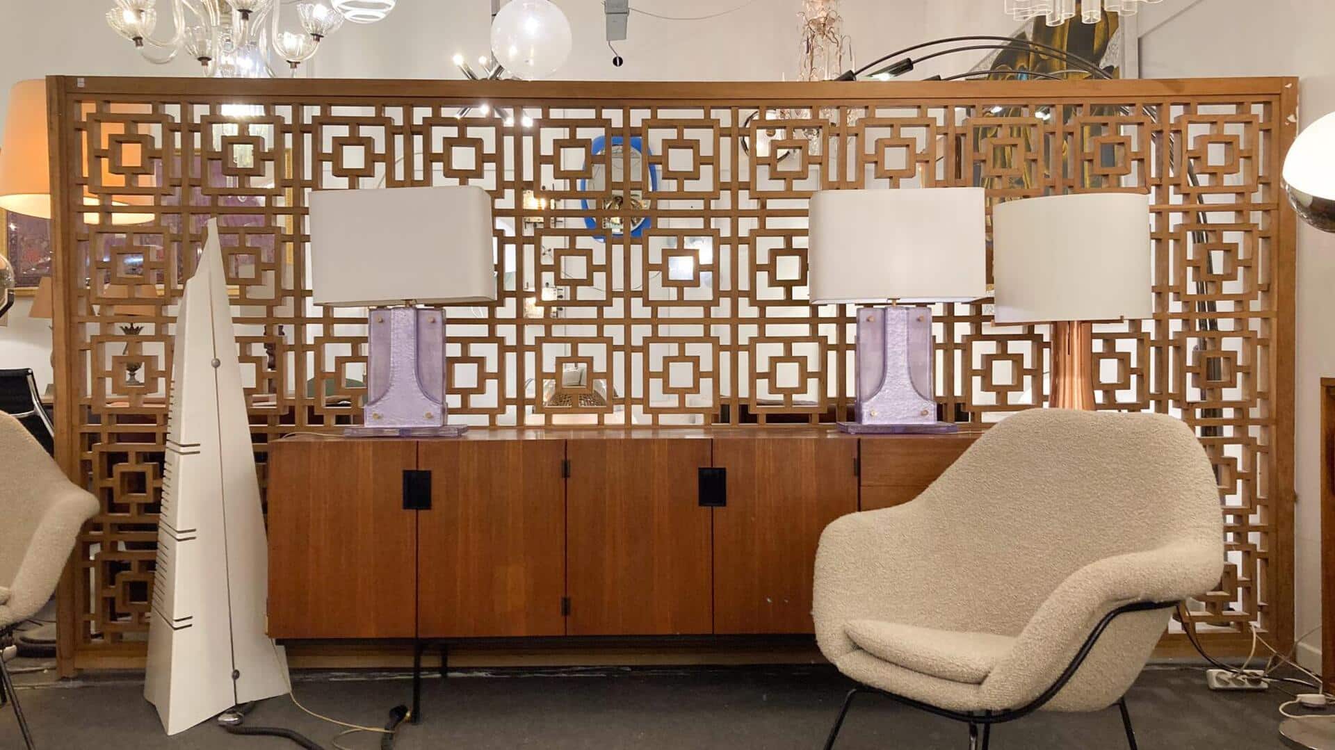 Sekat Dekoratif Bergaya Mid-Century Modern
