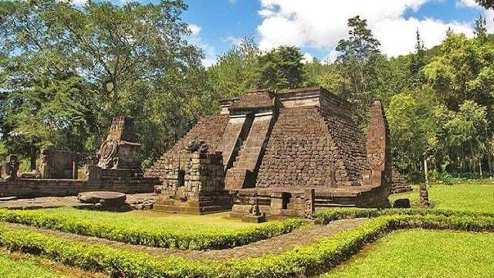 Menjelajahi candi kuno tersembunyi di Jawa Menjelajahi candi kuno tersembunyi di Jawa