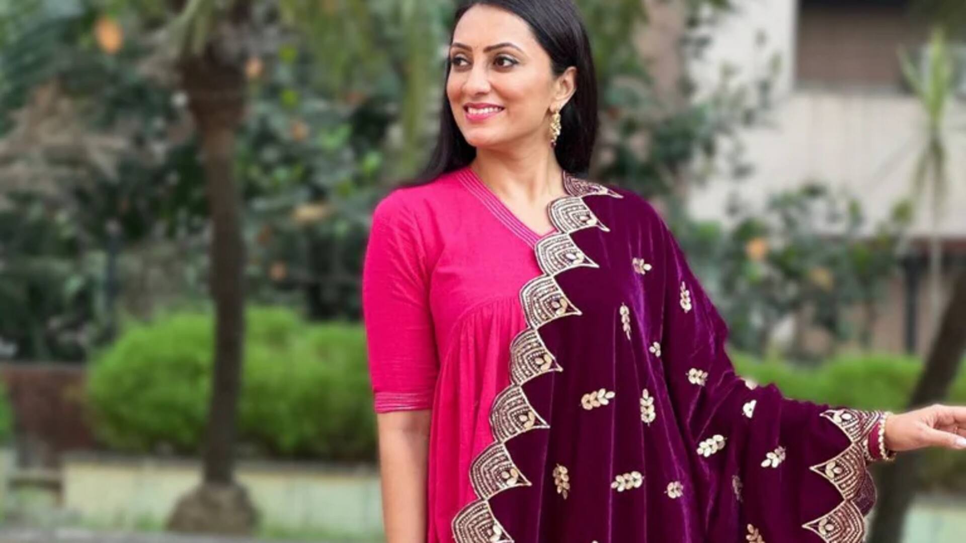 Gaya dupatta beludru untuk pakaian etnik Anda