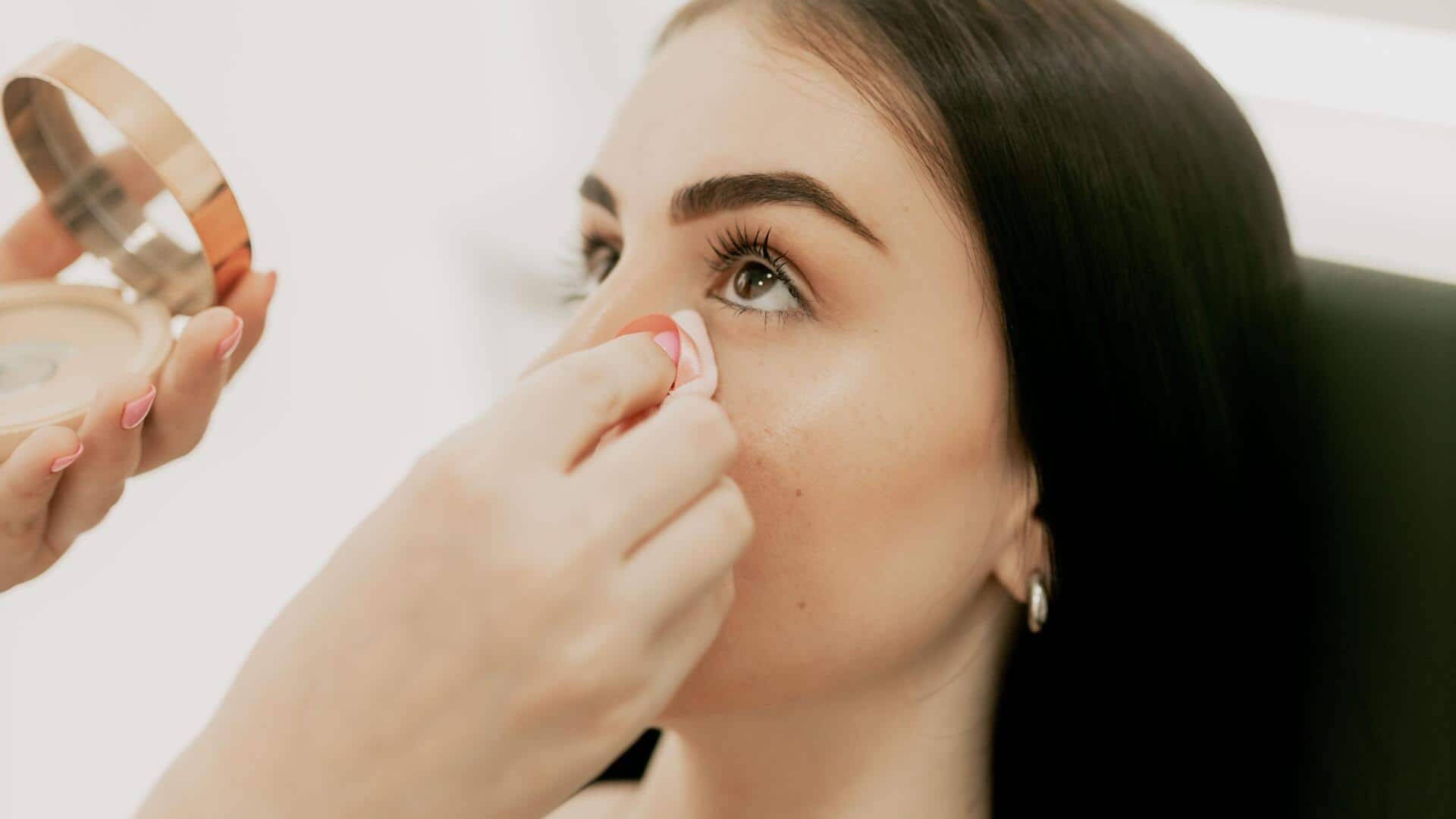 Tip makeup tahan hujan untuk tampilan segar
