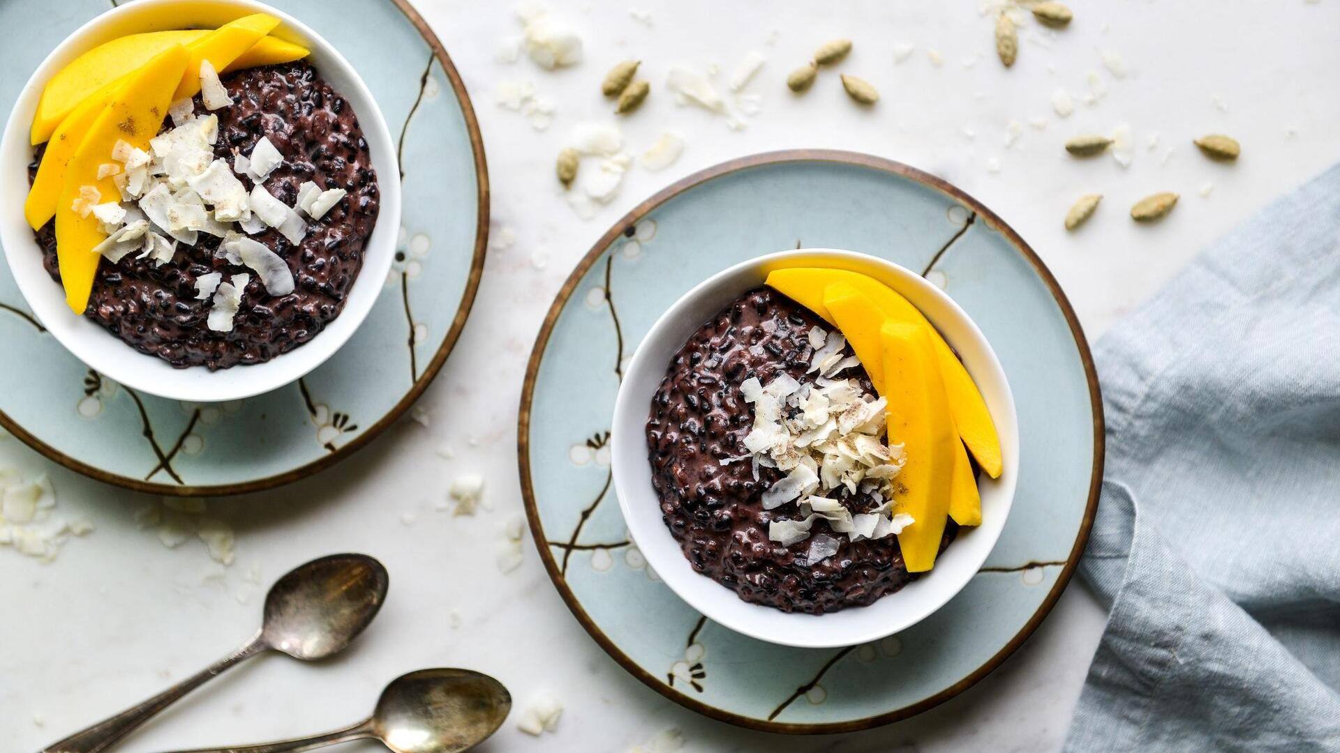 Hidangan Manis dari Beras Hitam yang Wajib Anda Cicipi