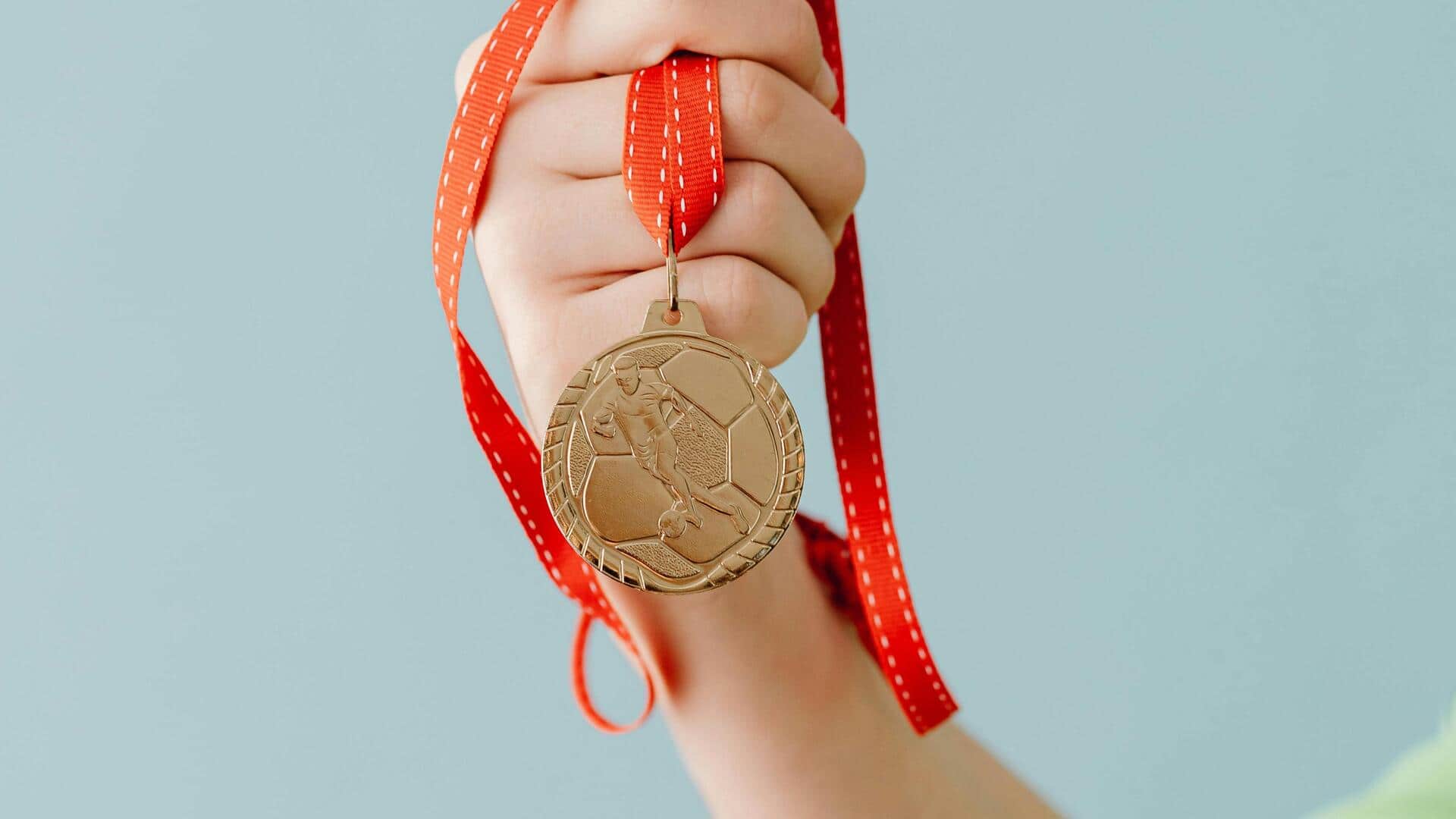 Mengapa medali Olimpiade berbeda dalam materialnya?