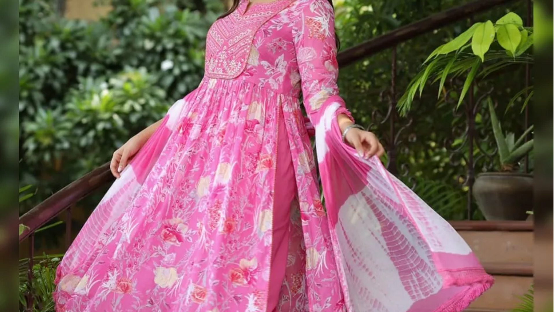 Gaya Naira-Cut kurti untuk musim ini