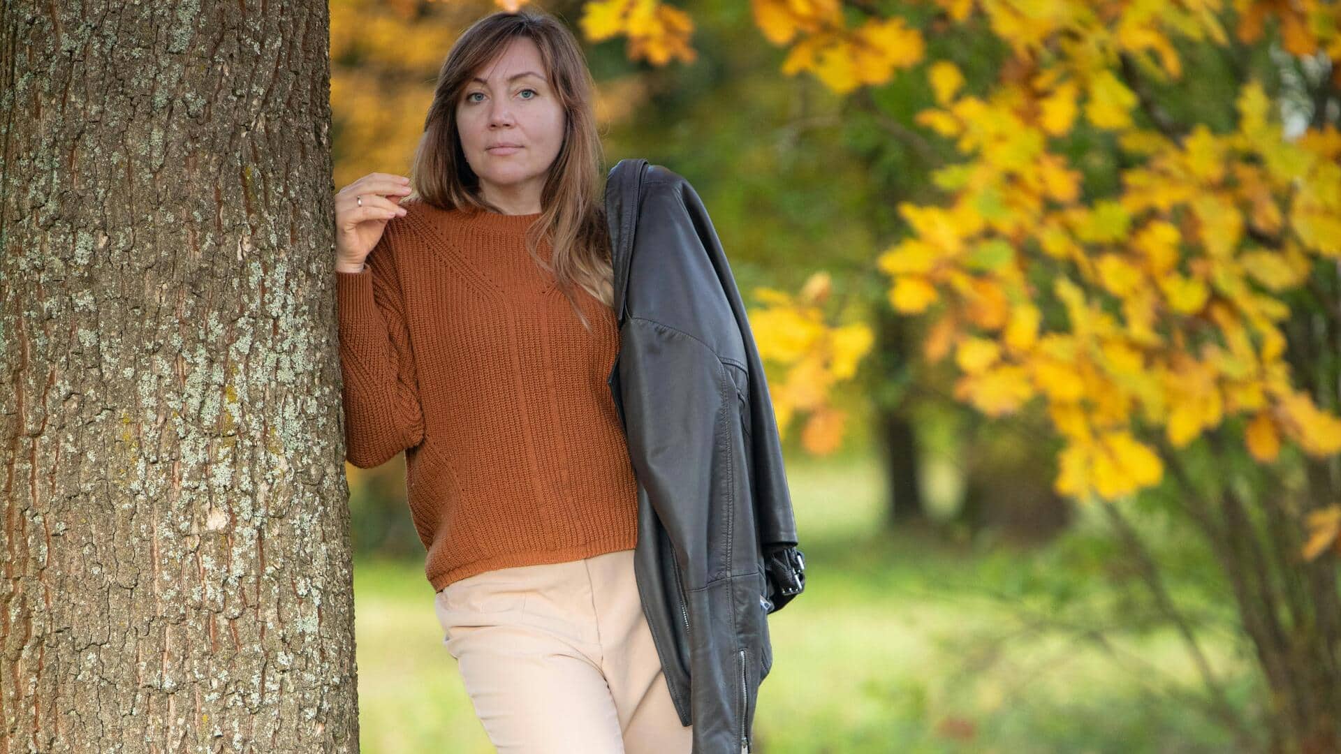 Gaya musim gugur dengan palet cokelat yang berkelanjutan