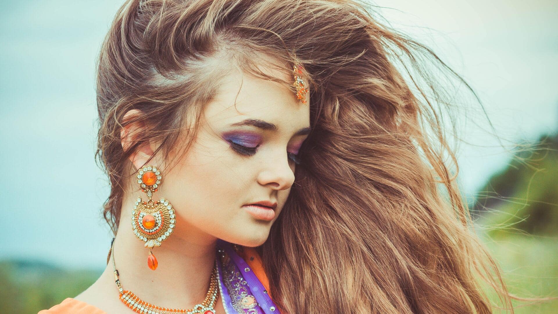 Gaya rambut India modern untuk memperindah busana tradisional