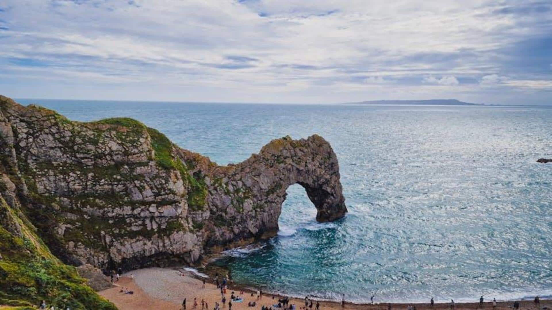 Menjelajahi Keindahan Tebing dan Jalur Pesisir Jurassic Coast, Inggris