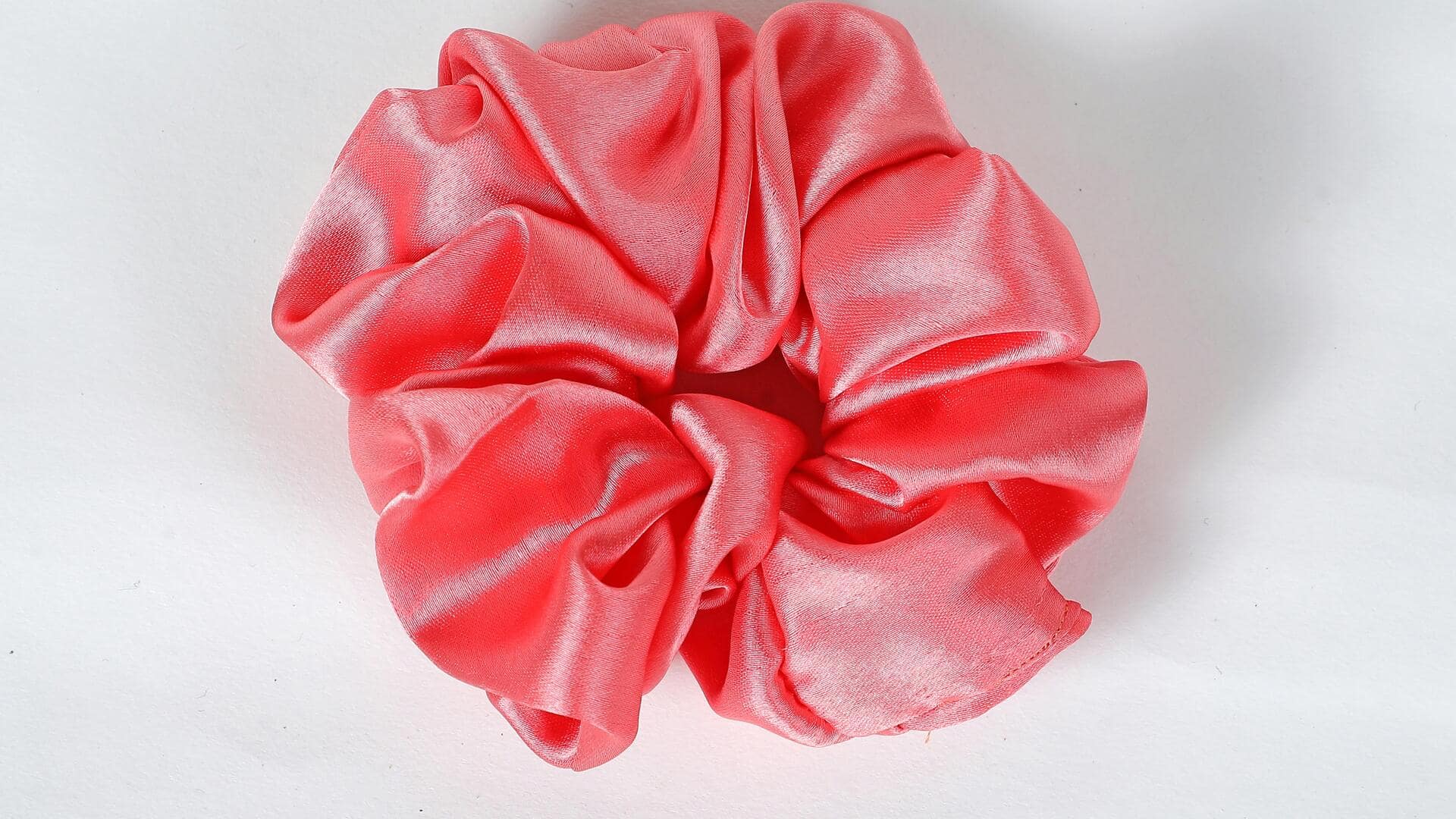 Manfaat scrunchie sutra untuk perawatan rambut Manfaat scrunchie sutra untuk perawatan rambut