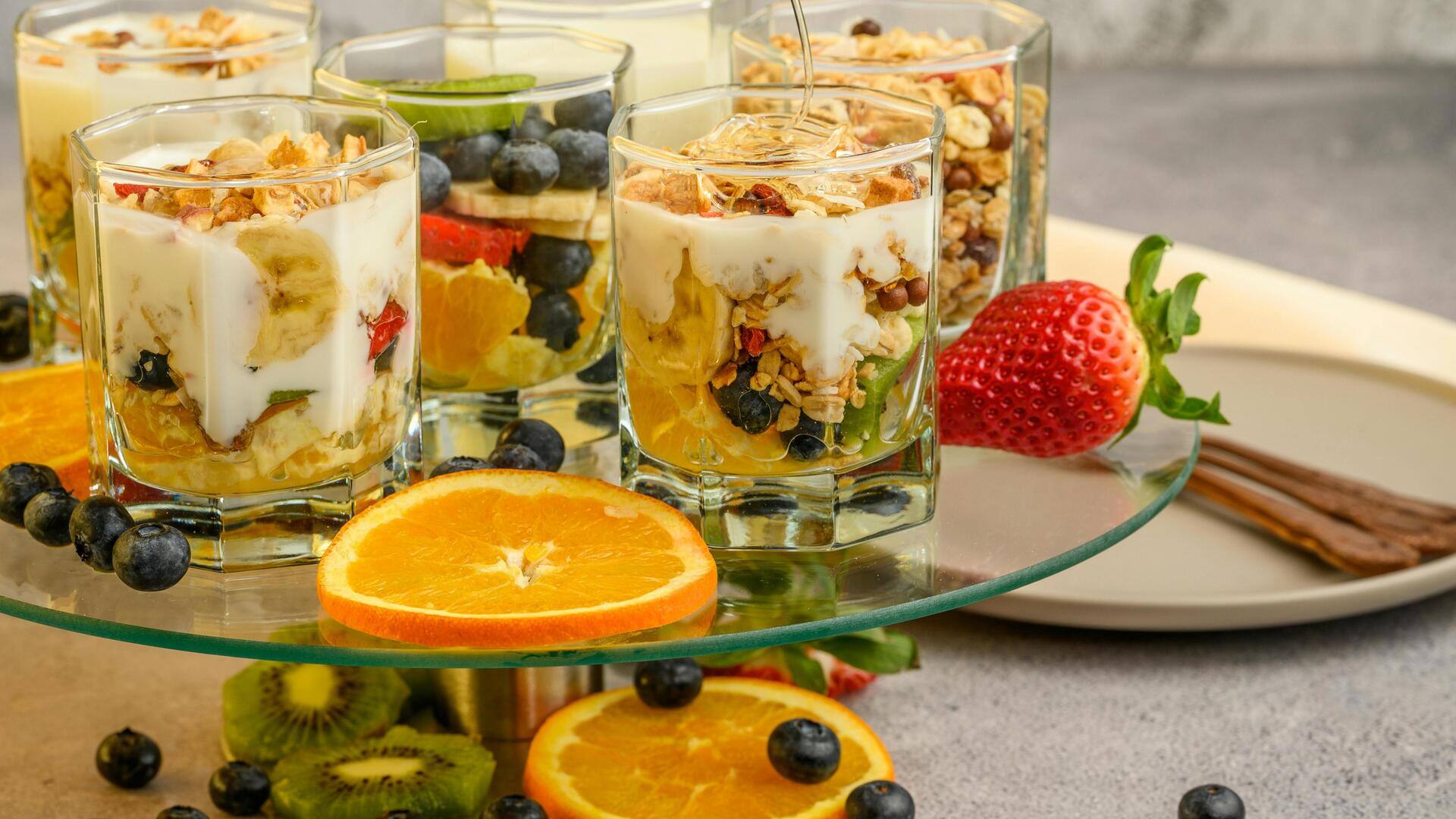 Parfait buah kreatif dengan bahan dapur sederhana Parfait buah kreatif dengan bahan dapur sederhana